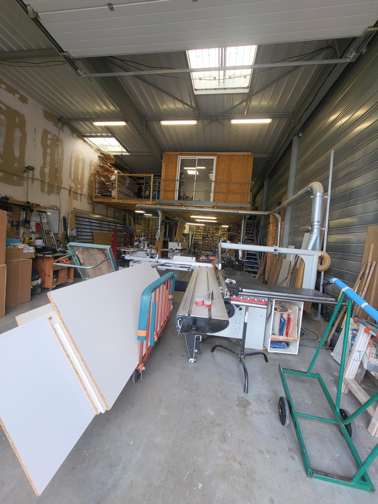 Local D’activité 143m² – Ecouflant