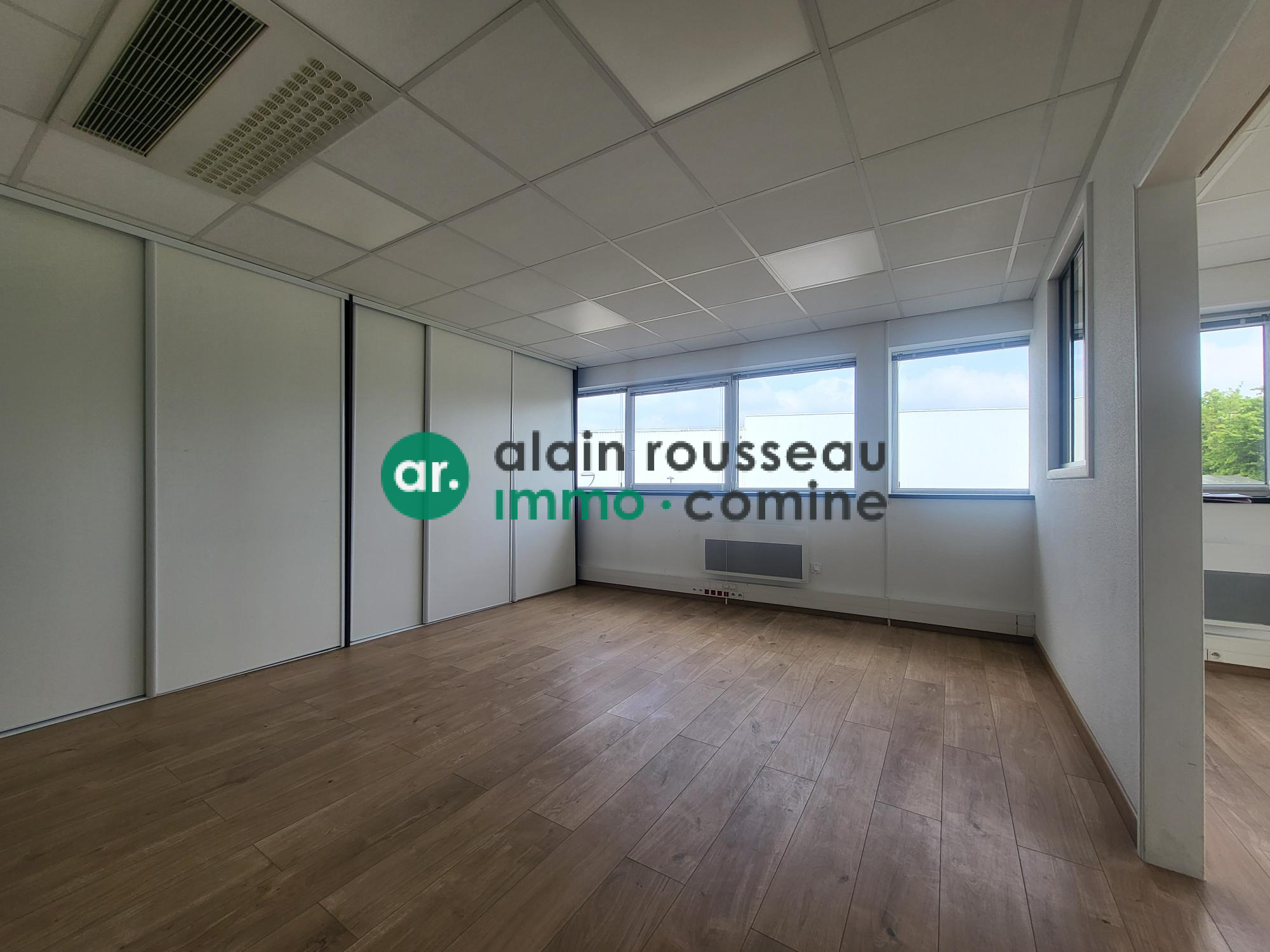 Bureaux 220m² – Beaucouze