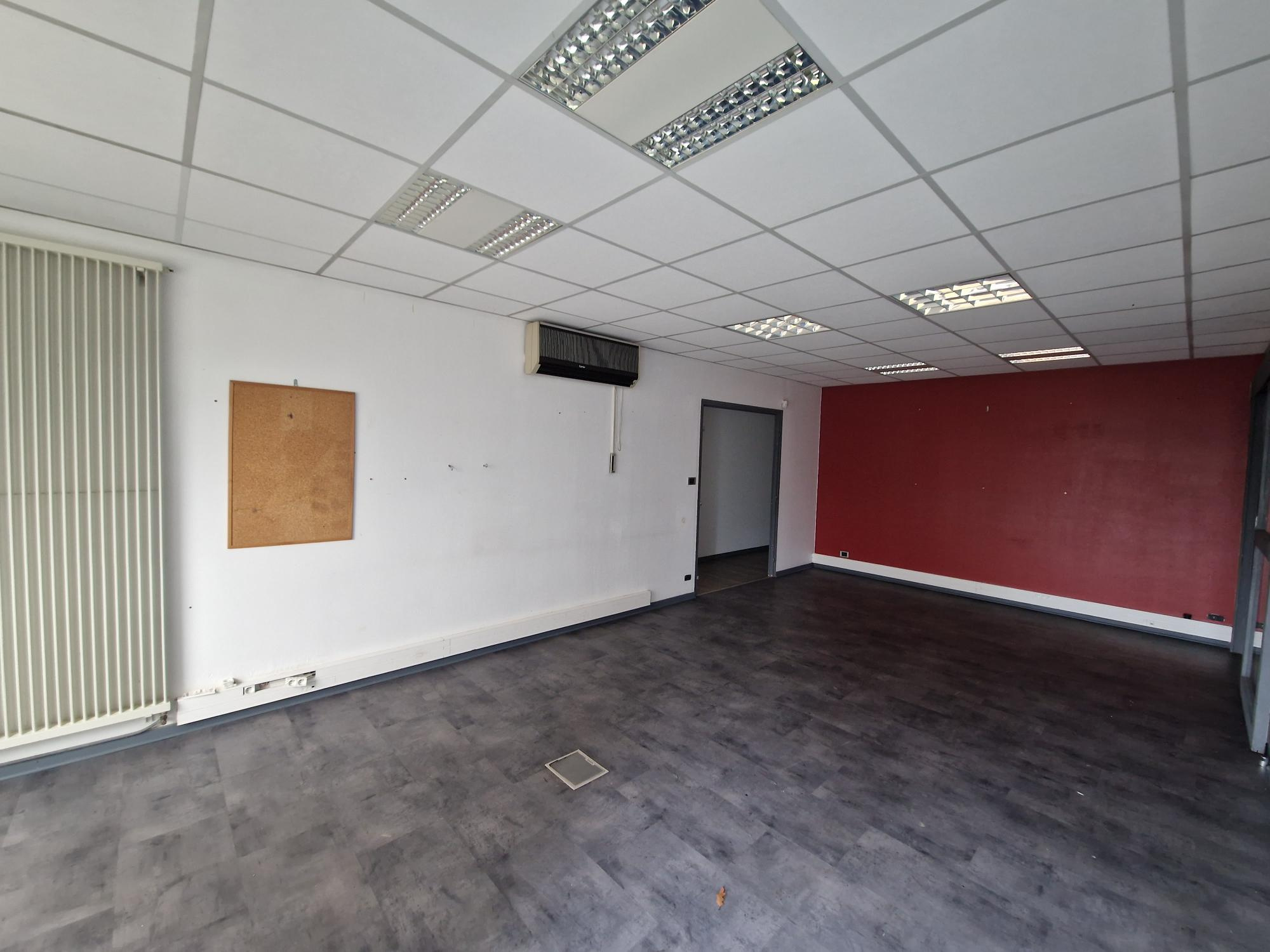 Local D&rsquo;activité 490m² – Beaucouze