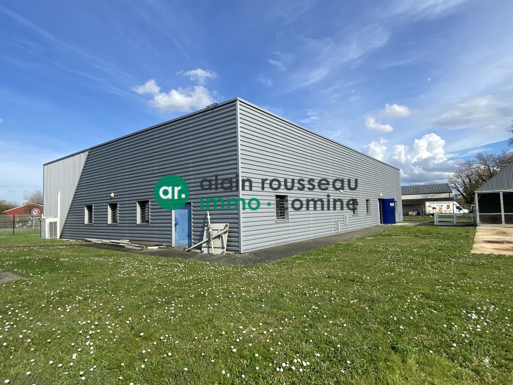 Local D’activité 705m² – Les garennes sur loire