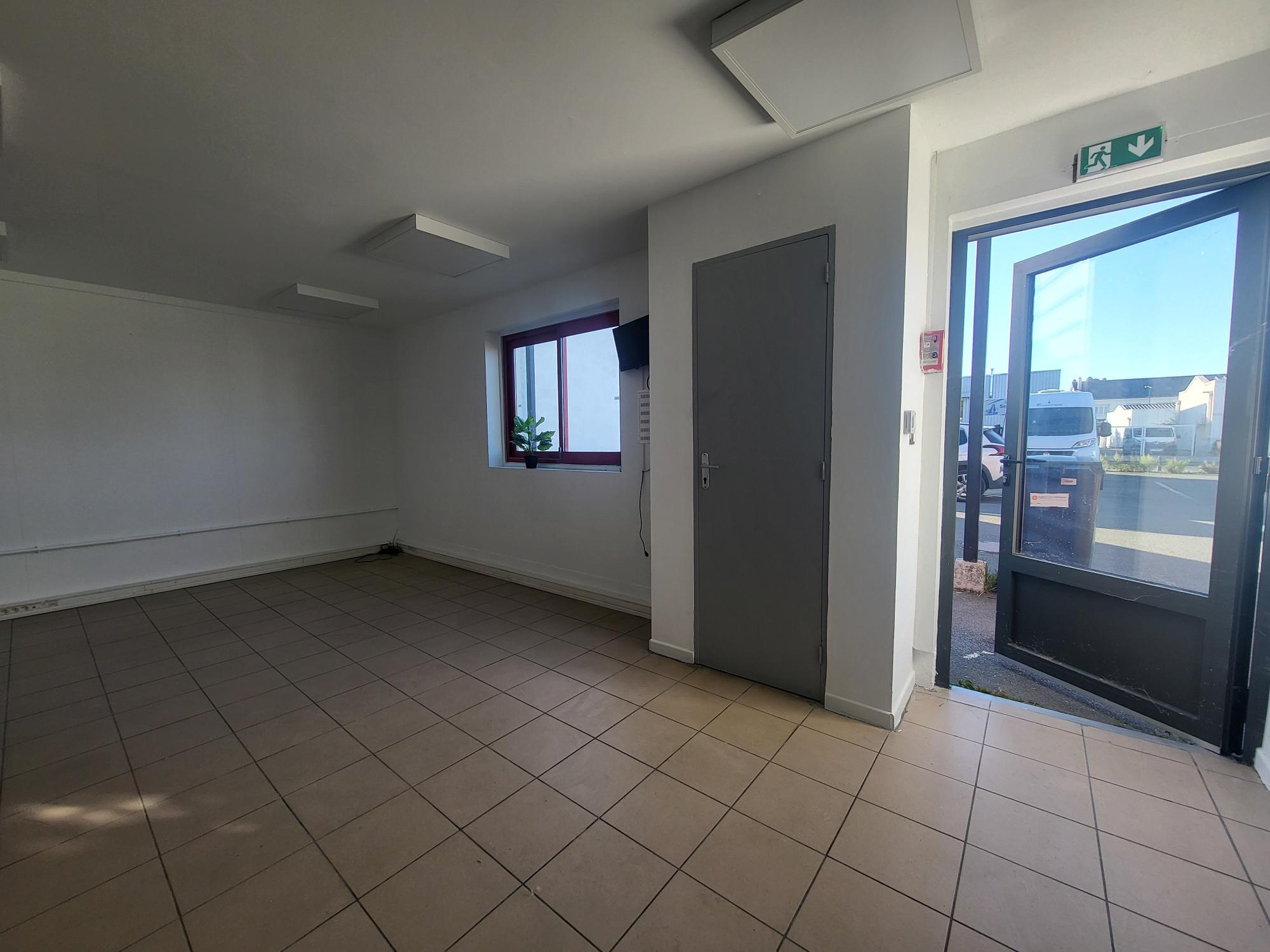 Local D&rsquo;activité 178m² – Les ponts de ce