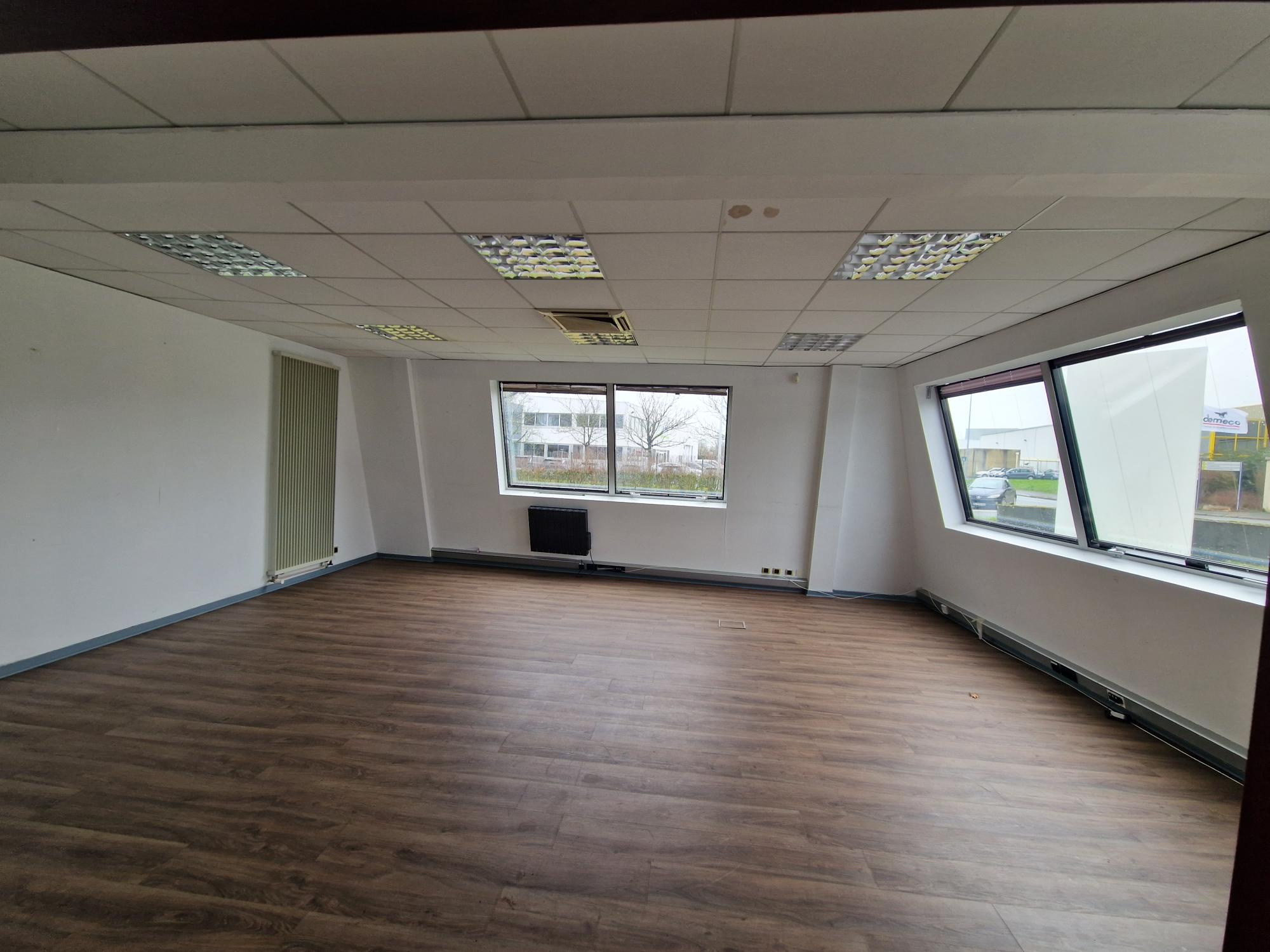 Local D&rsquo;activité 490m² – Beaucouze