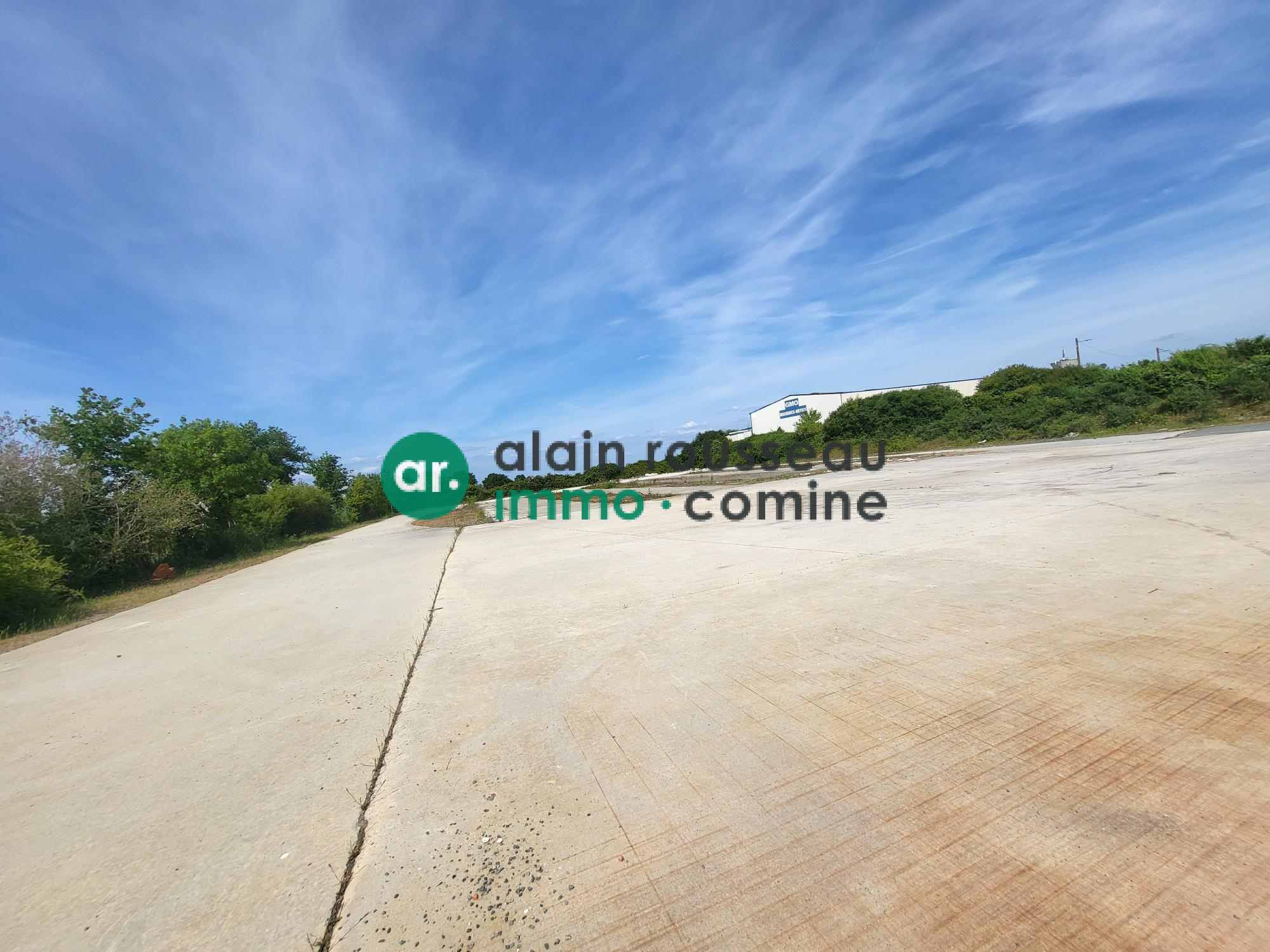 Local D’activité 1130m² – Moze sur louet