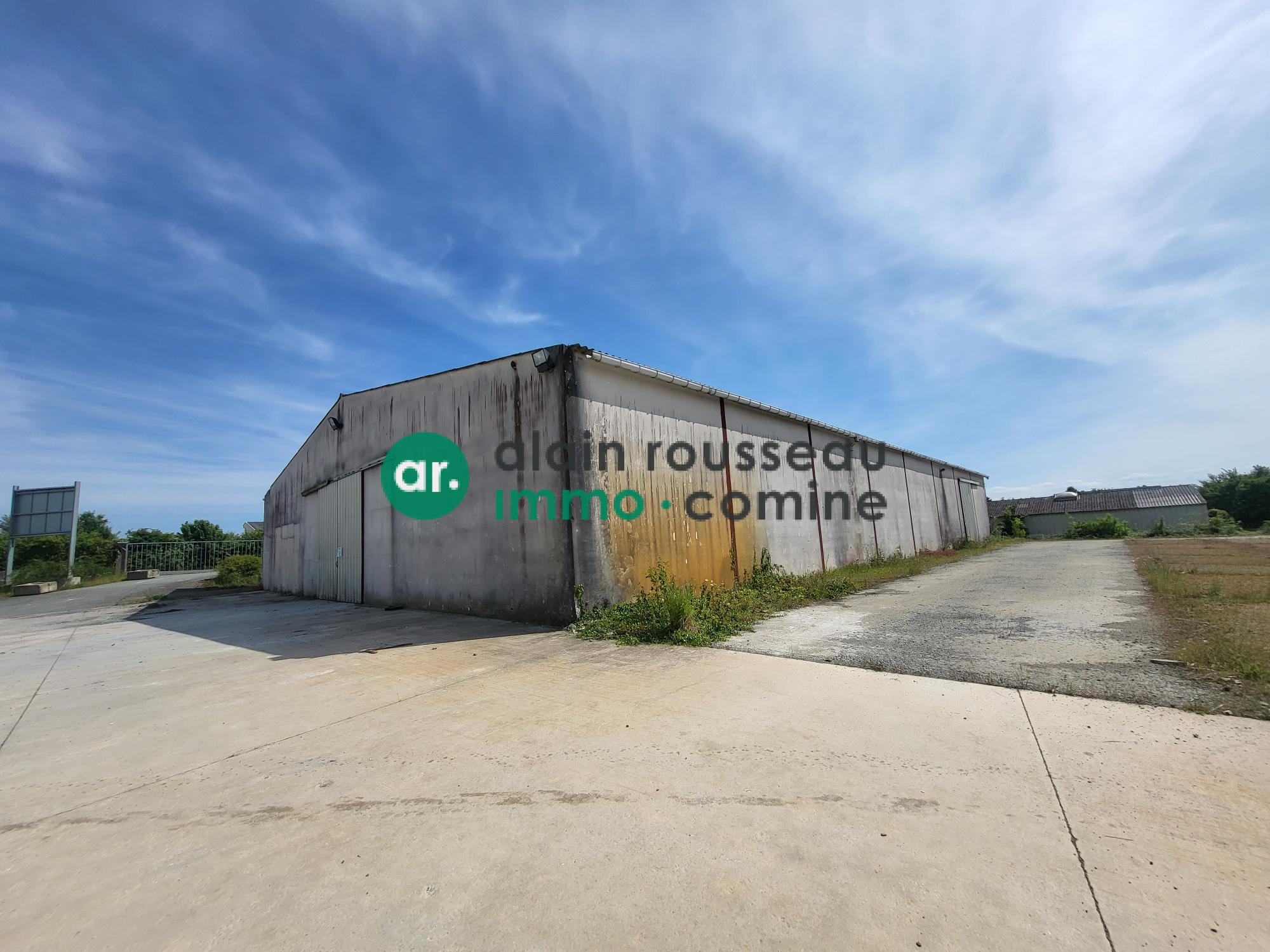 Local D’activité 1130m² – Moze sur louet