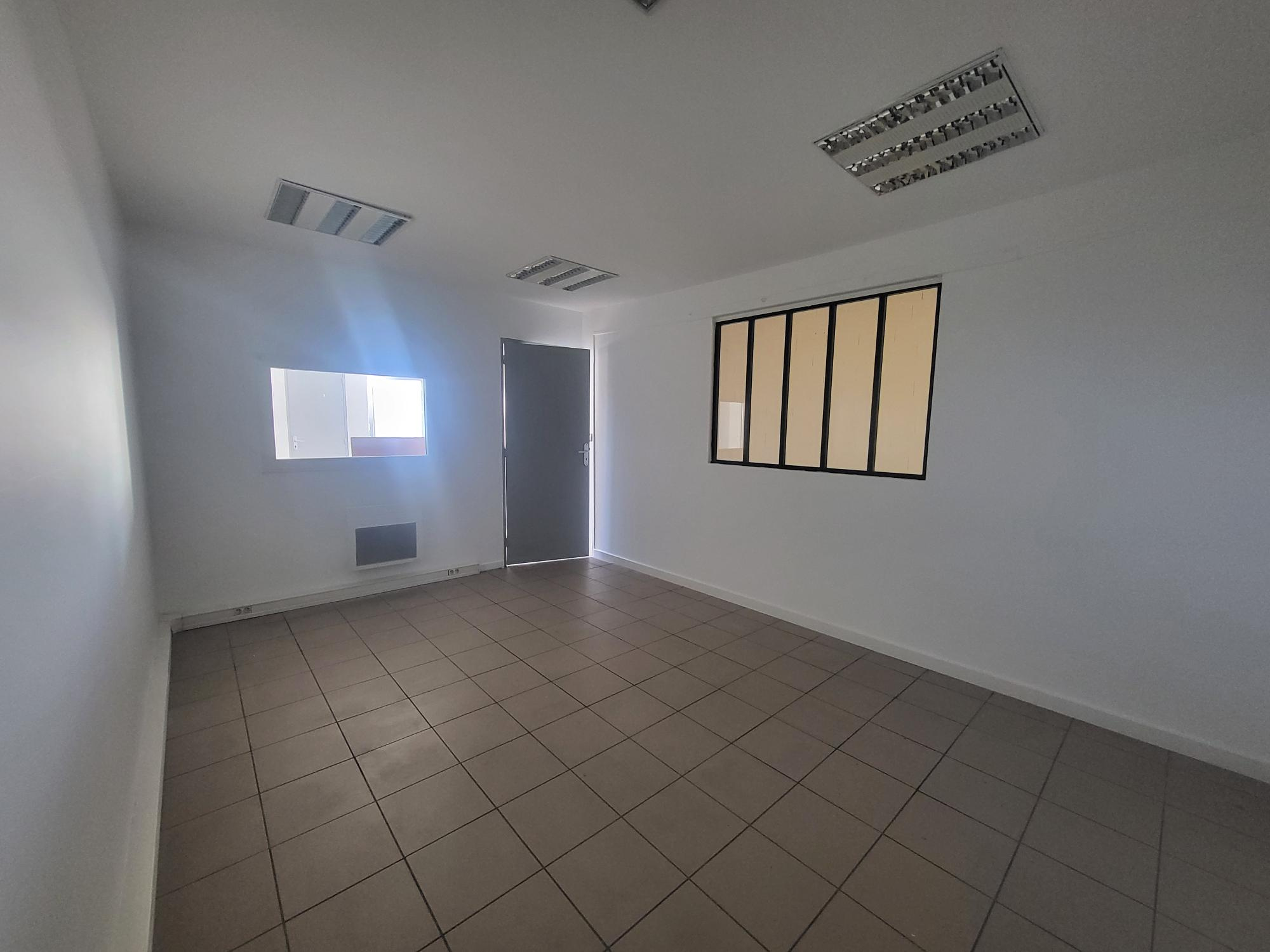 Local D&rsquo;activité 178m² – Les ponts de ce