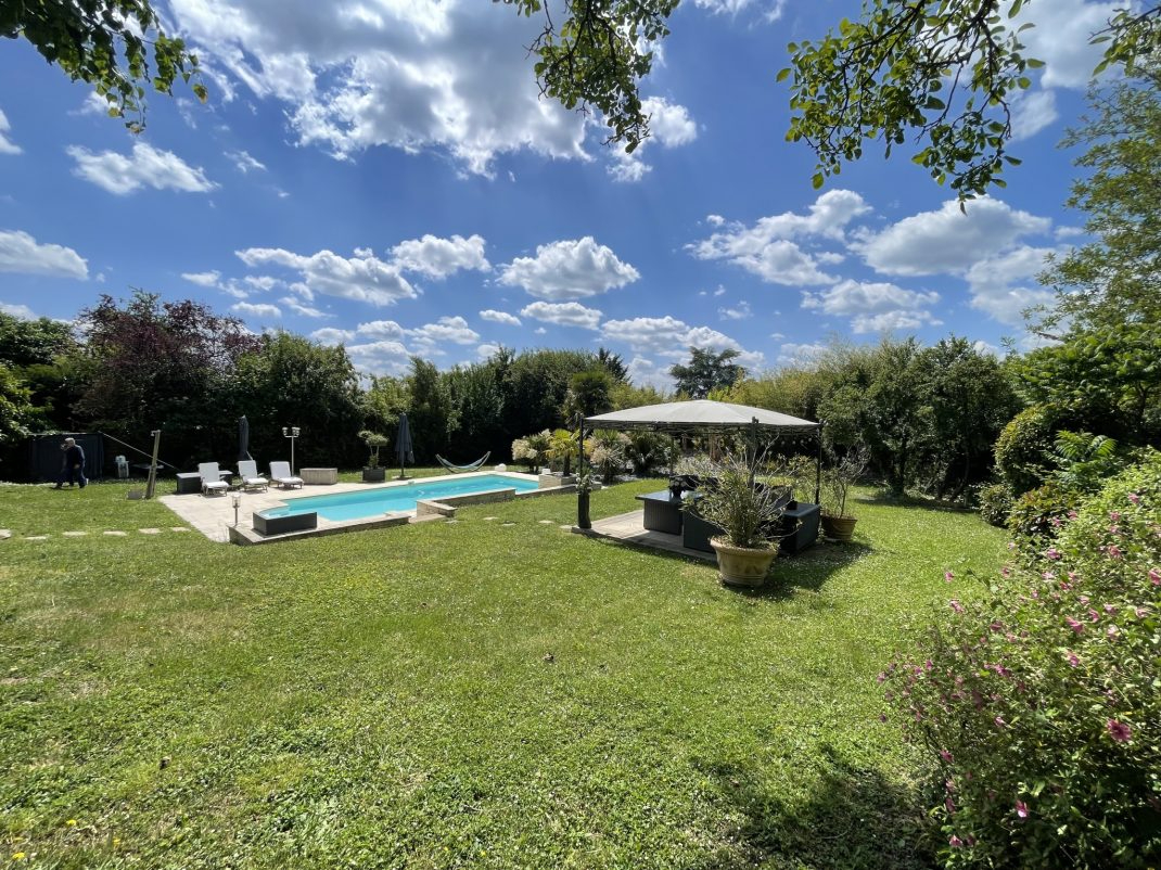 Terrain 1310m² – 
BRIOLLAY