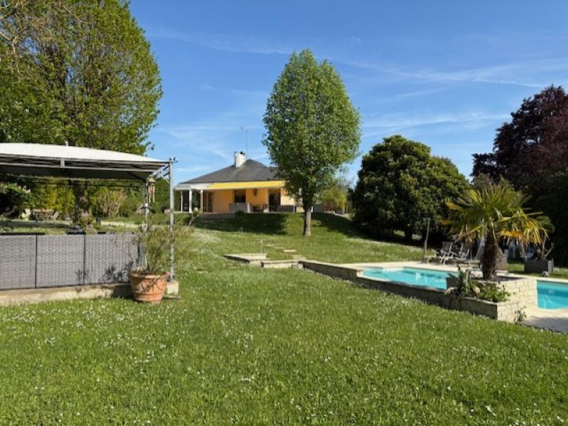 Terrain 1310m² – 
BRIOLLAY