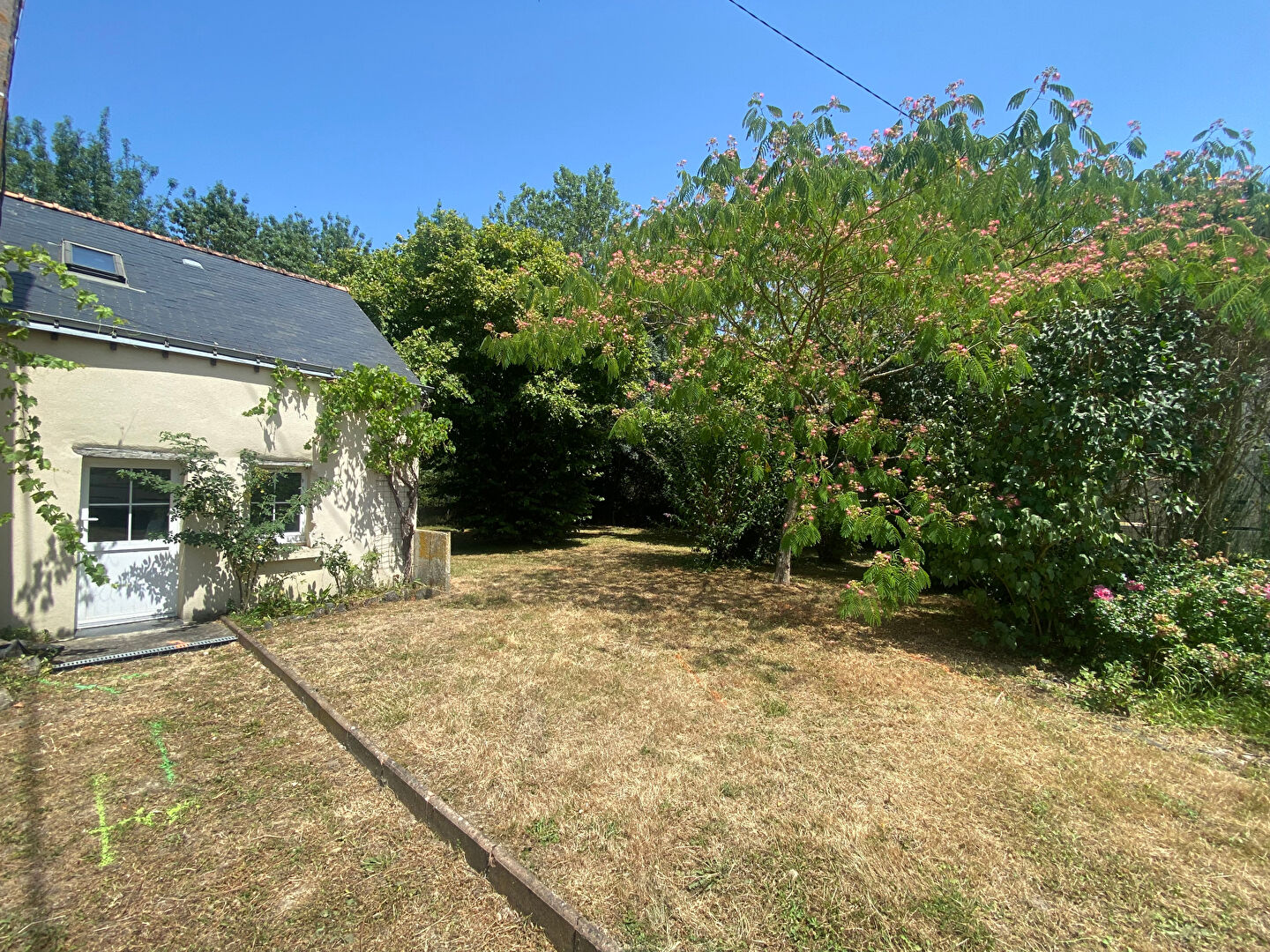 Terrain 852m² – 
MURS ERIGNE