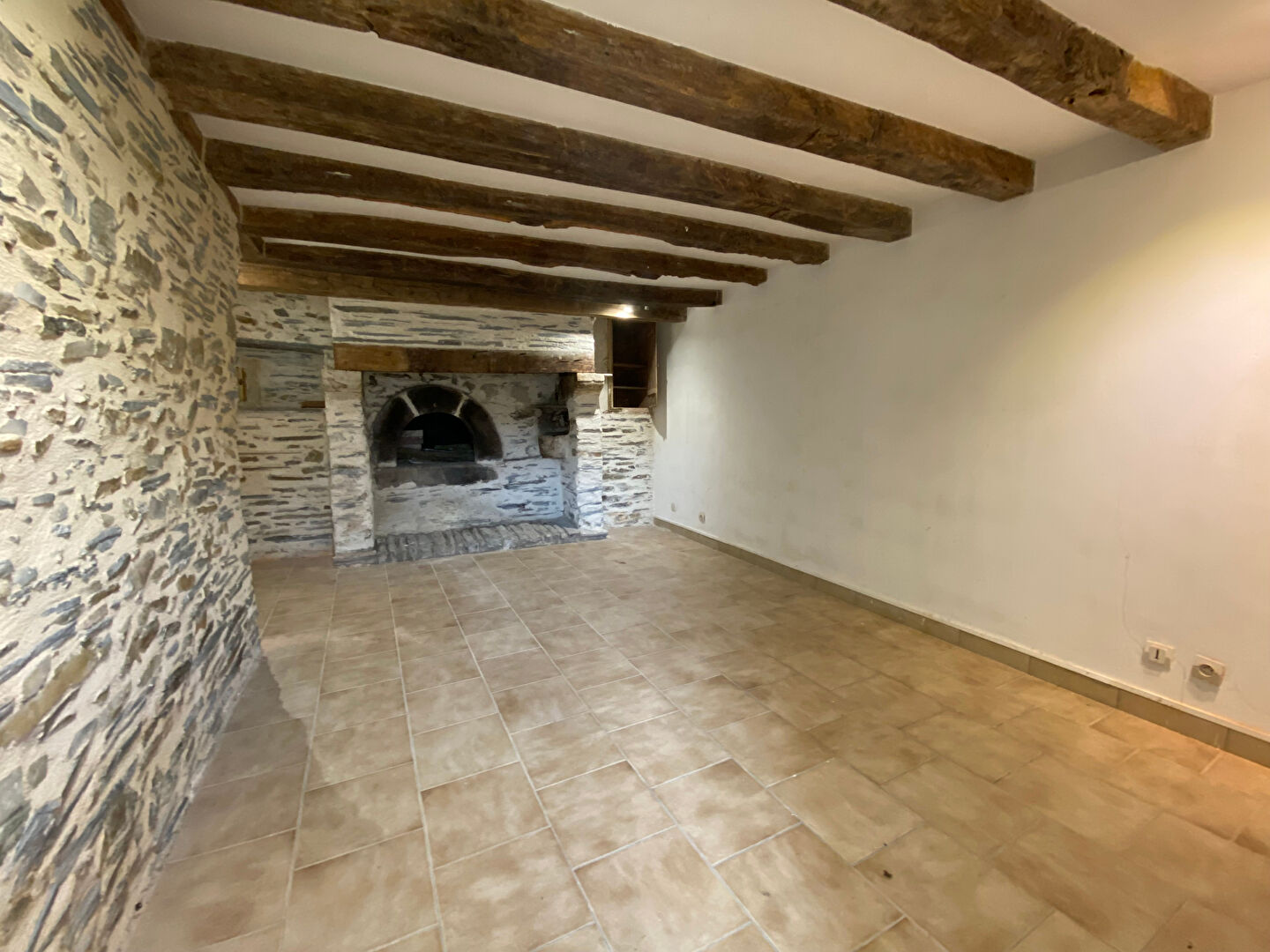 Terrain 852m² –
MURS ERIGNE Terrain 852m² –
MURS ERIGNE