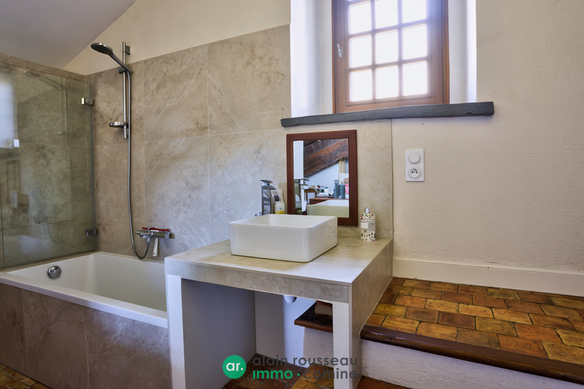 Maison 233m² – 
LA MEMBROLLE SUR LONGUENEE