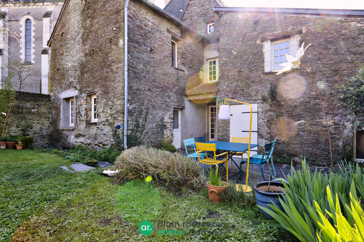 Maison 233m² – 
LA MEMBROLLE SUR LONGUENEE