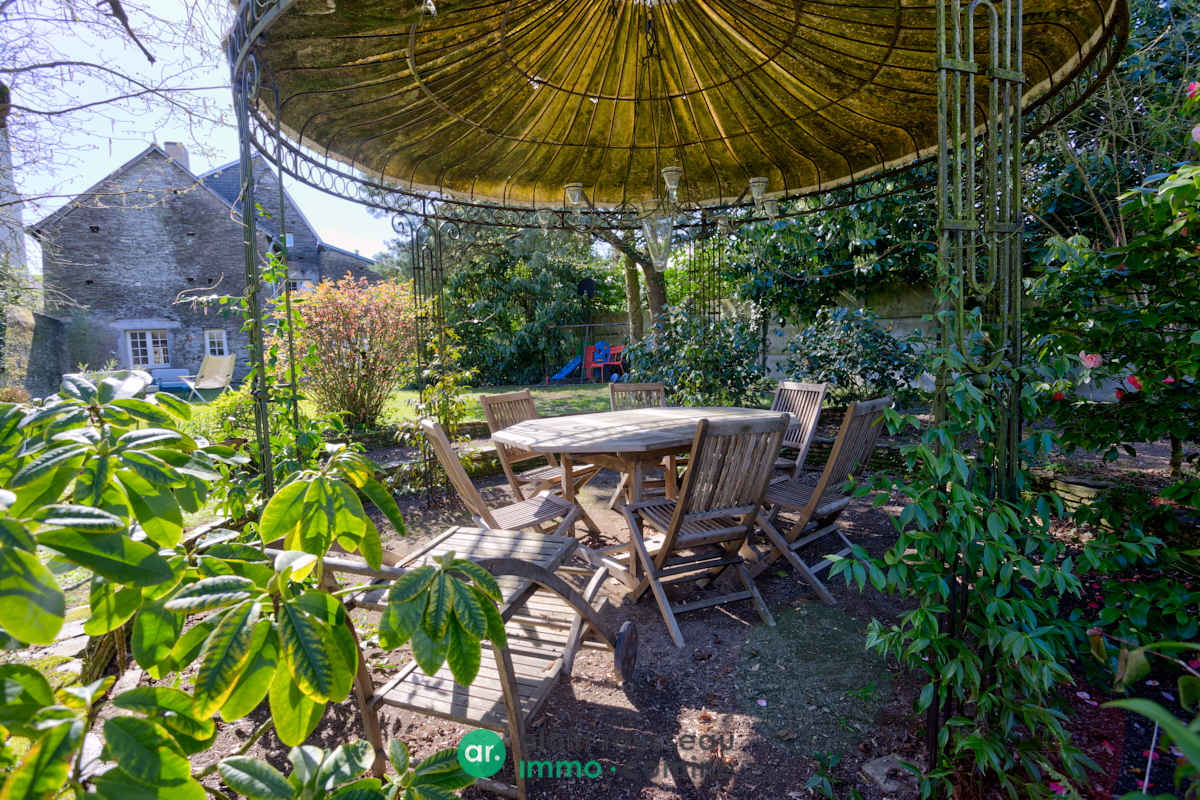 Maison 233m² – 
LA MEMBROLLE SUR LONGUENEE