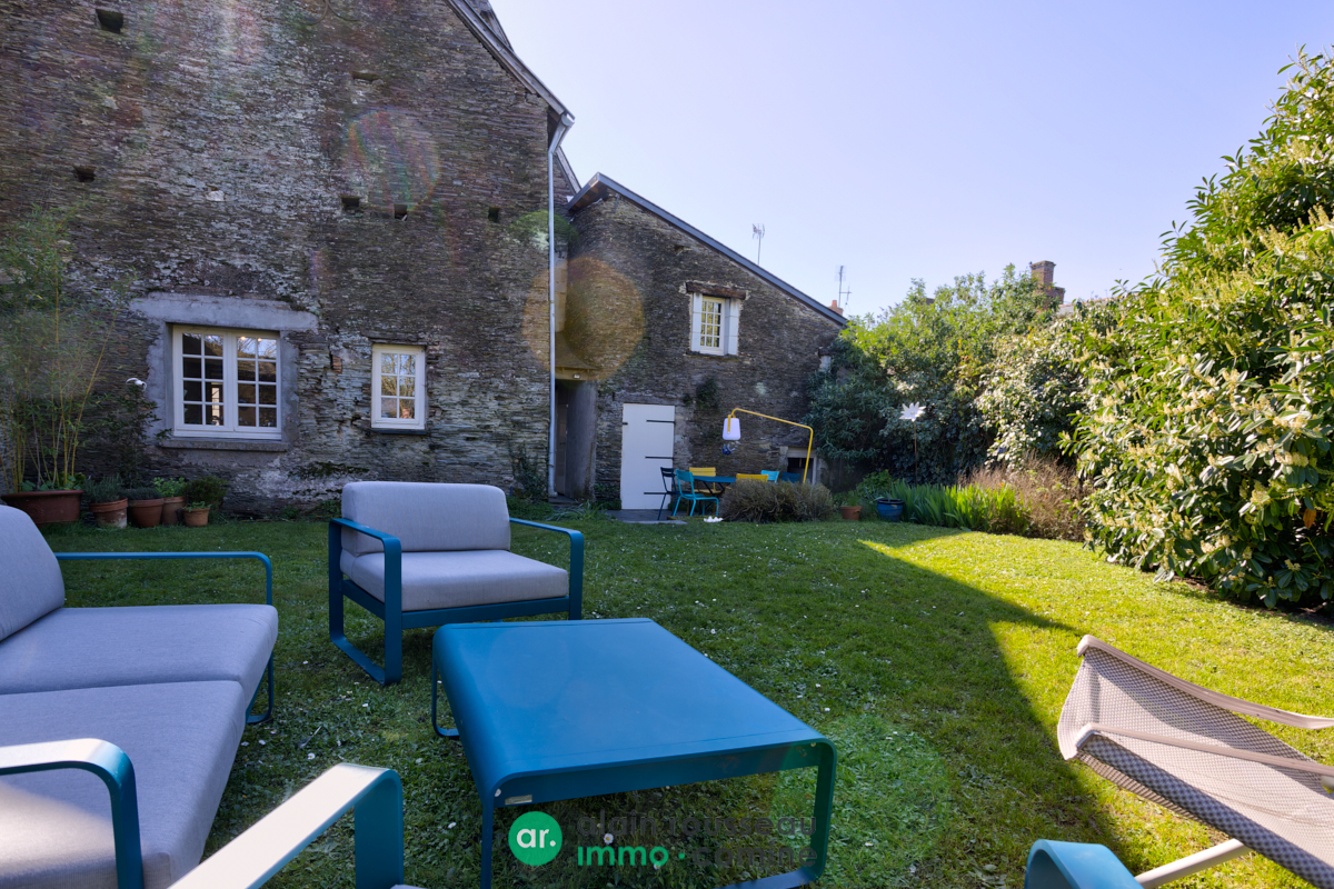 Maison 233m² – 
LA MEMBROLLE SUR LONGUENEE