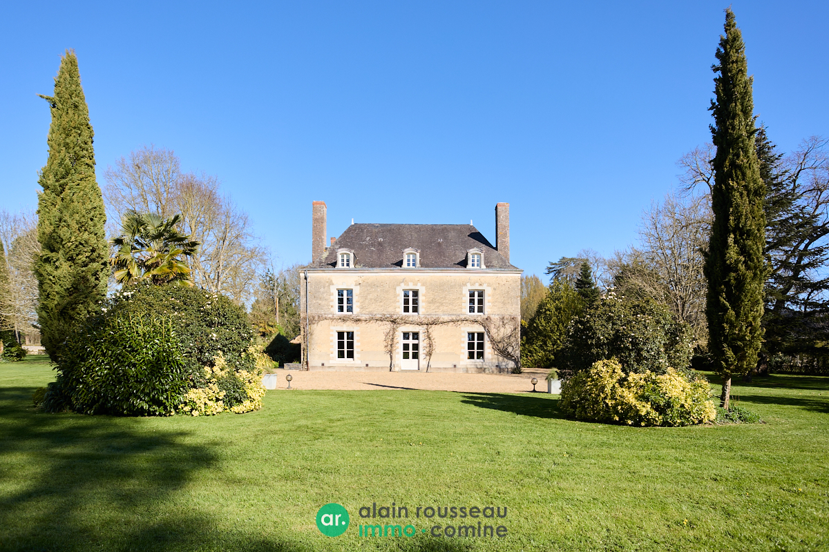 Maison 526m² – 
Segré