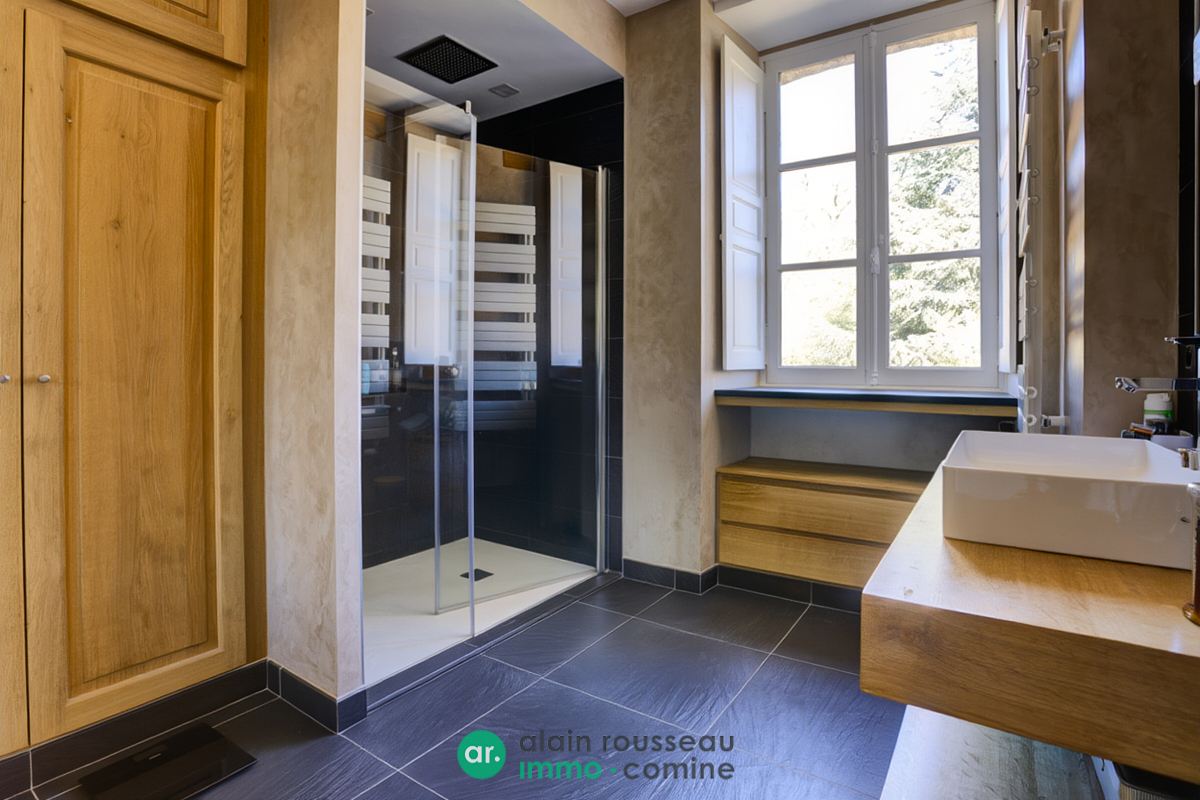 Maison 526m² –
Segré Maison 526m² –
Segré