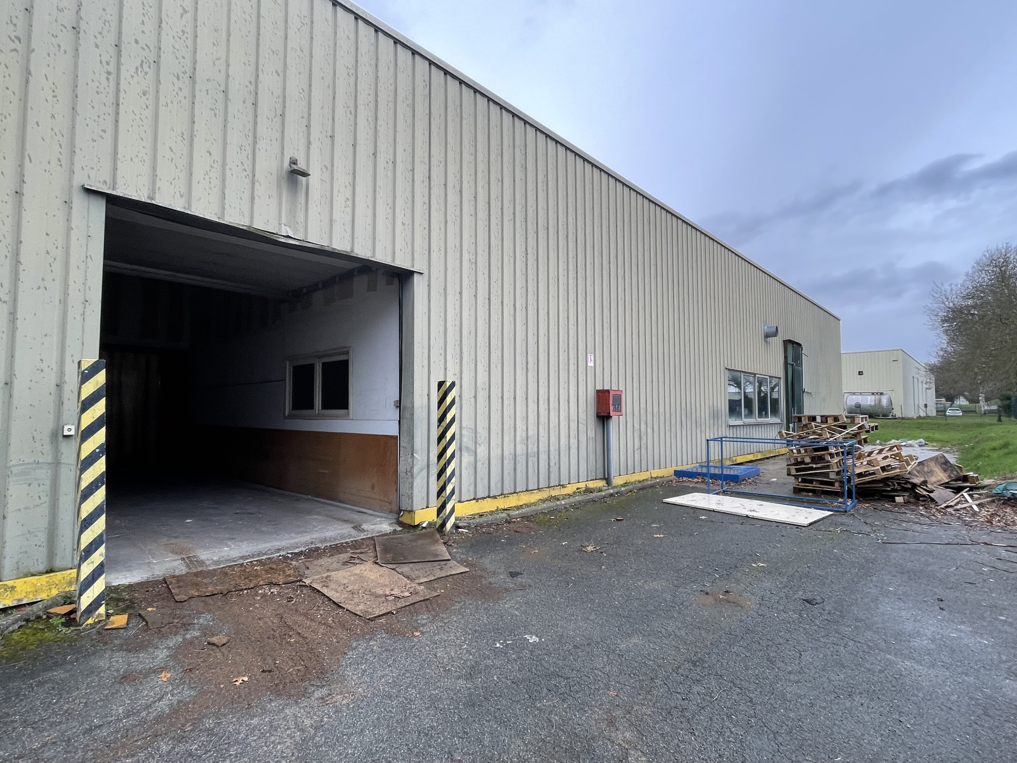 Local D&rsquo;activité 1330m² – Beaucouze