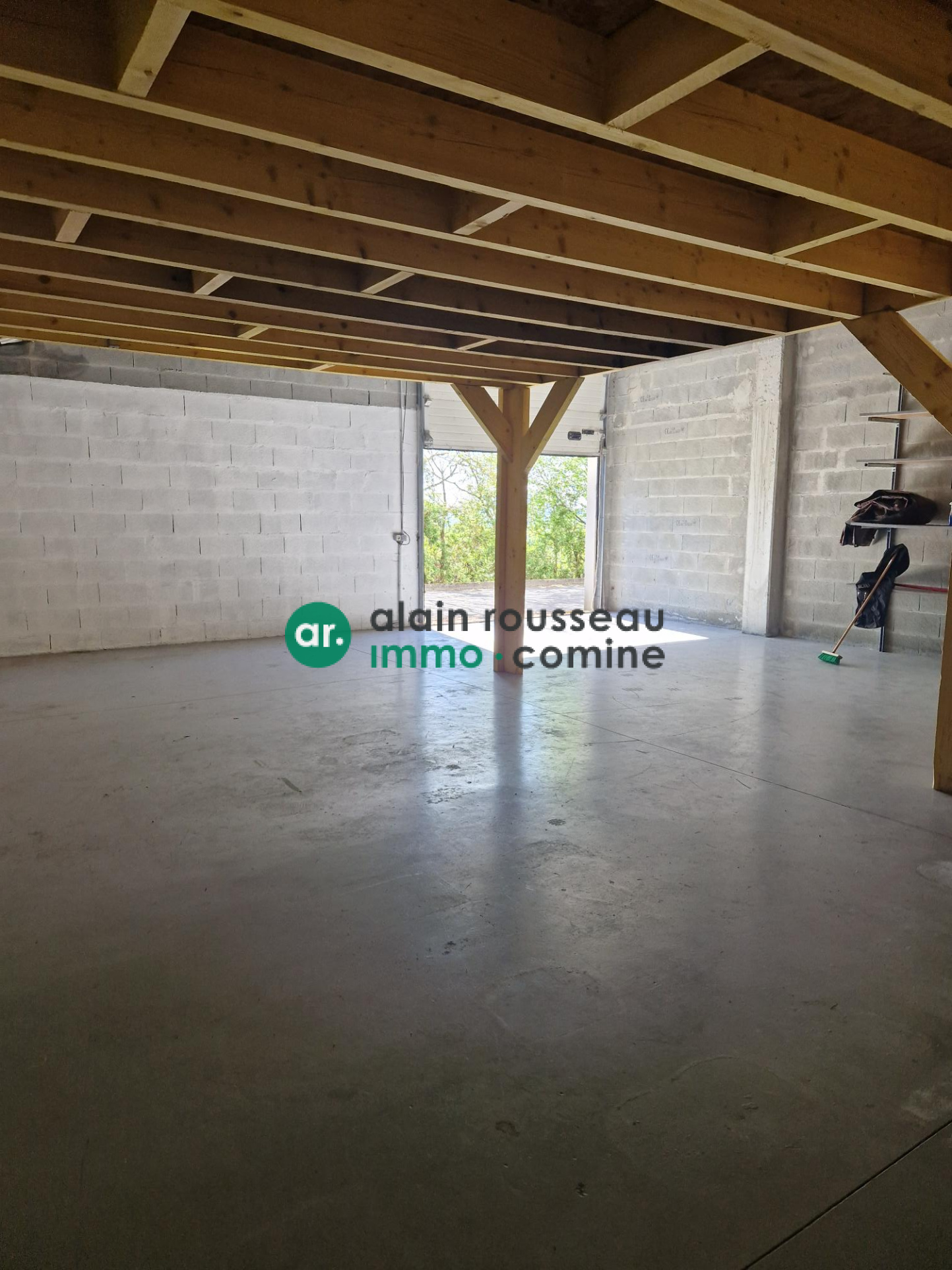 Local Professionnel 270m² – La seguiniere