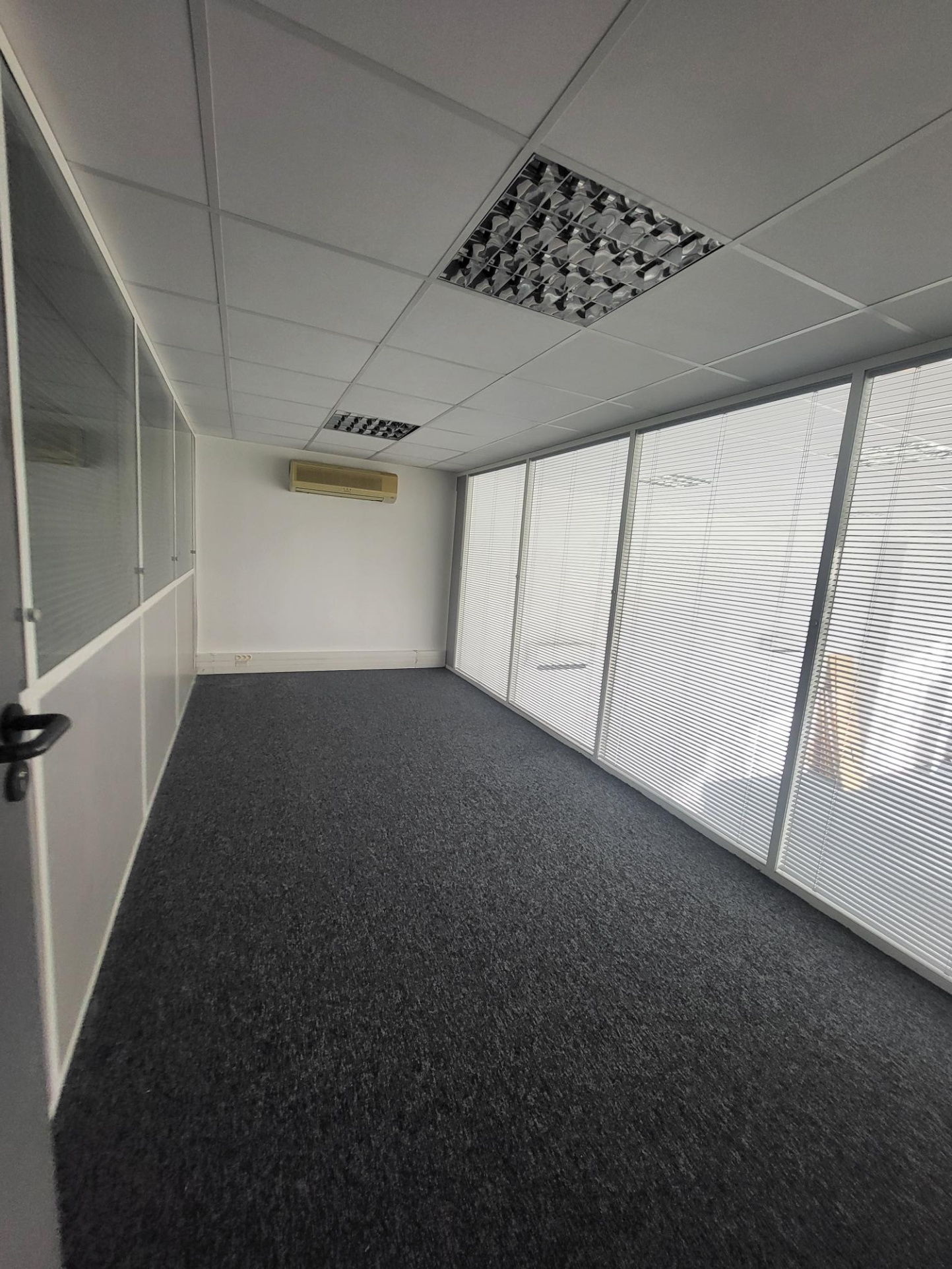 Local Commercial 220m² – Angers