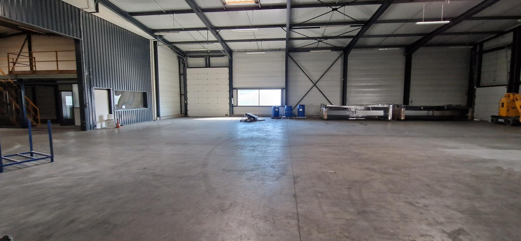 Local D&rsquo;activité 3300m² – St christophe du bois