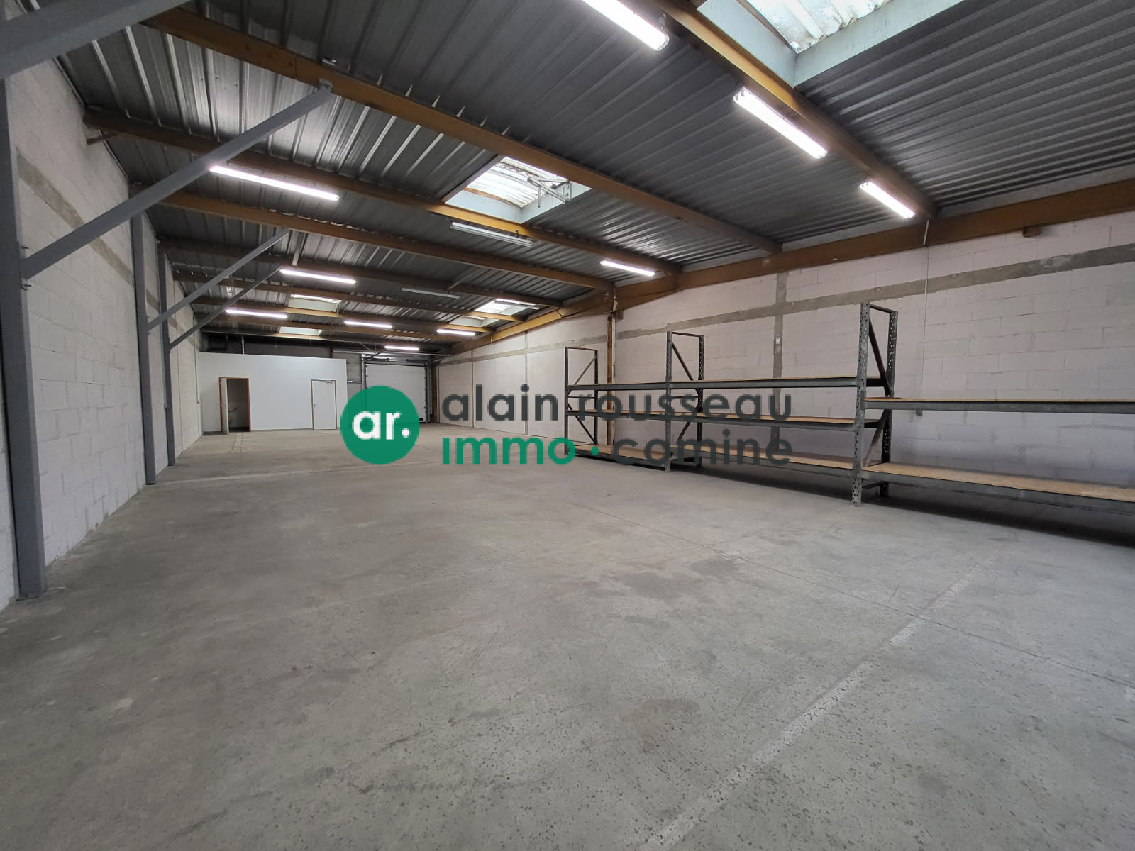 Local D’activité 280m² – Avrille