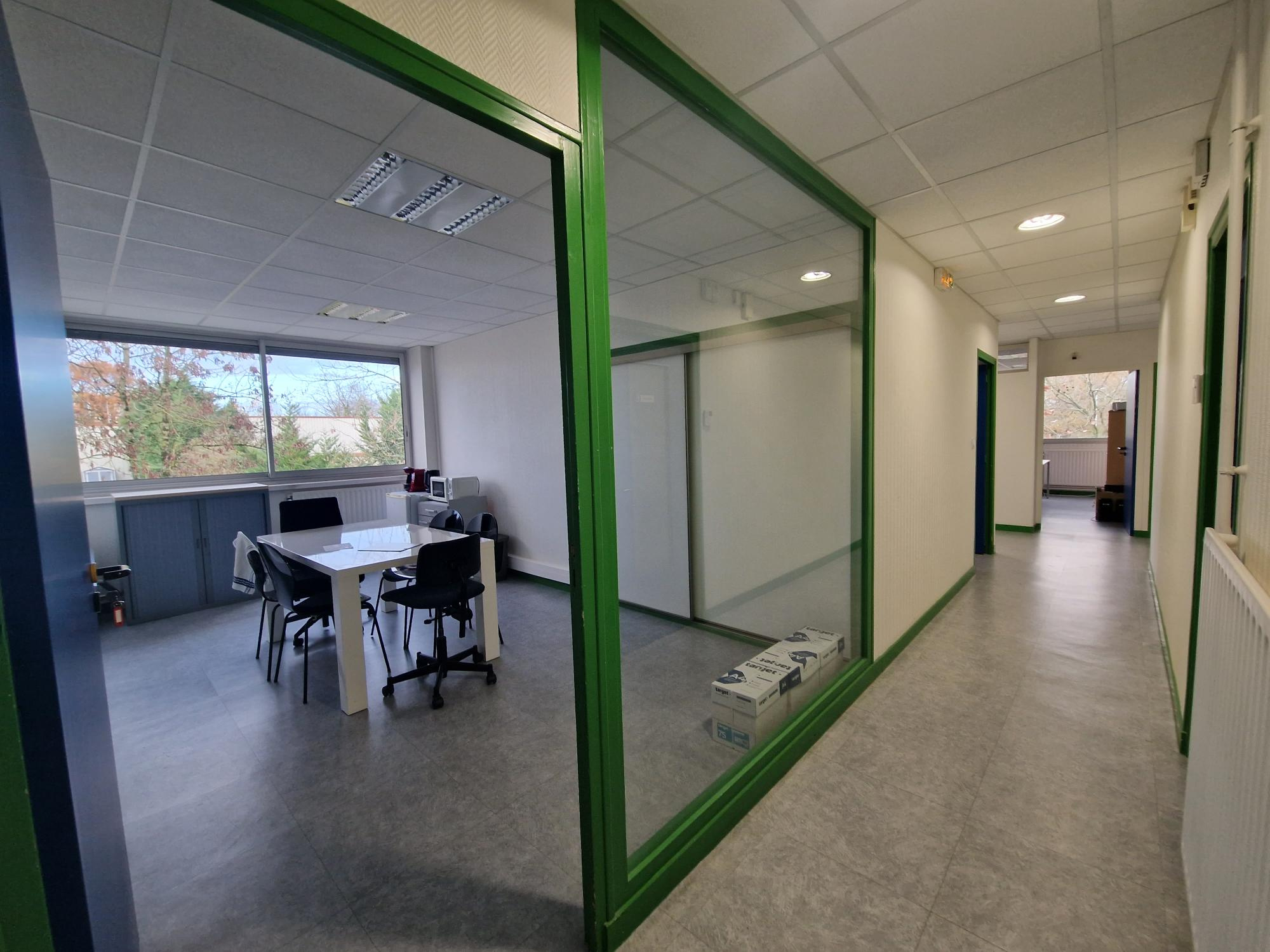 Bureaux 98m² – Beaucouze