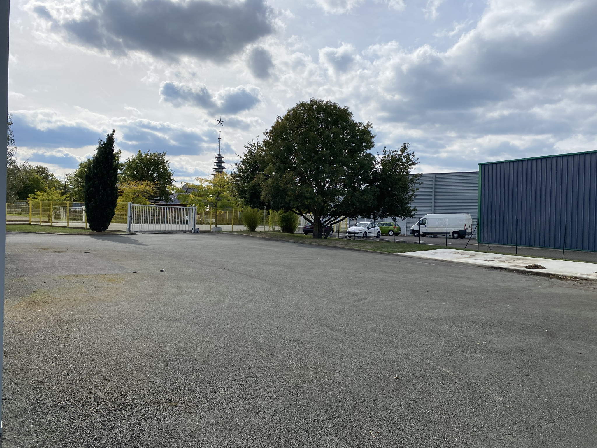 Local D’activité 688m² – Moze sur louet Local D’activité 688m² – Moze sur louet