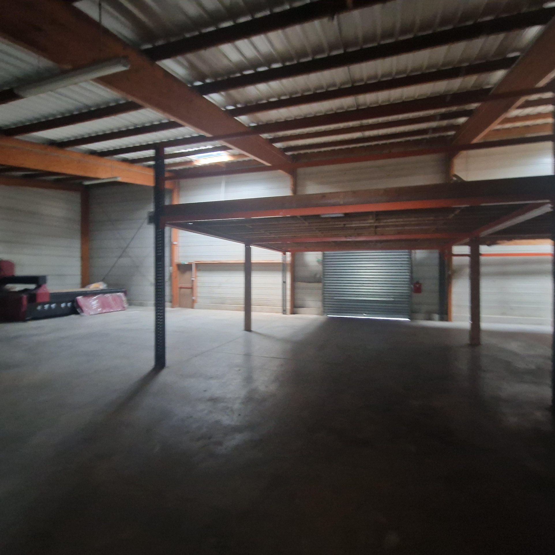 Local D&rsquo;activité 1300m² – Beaucouze