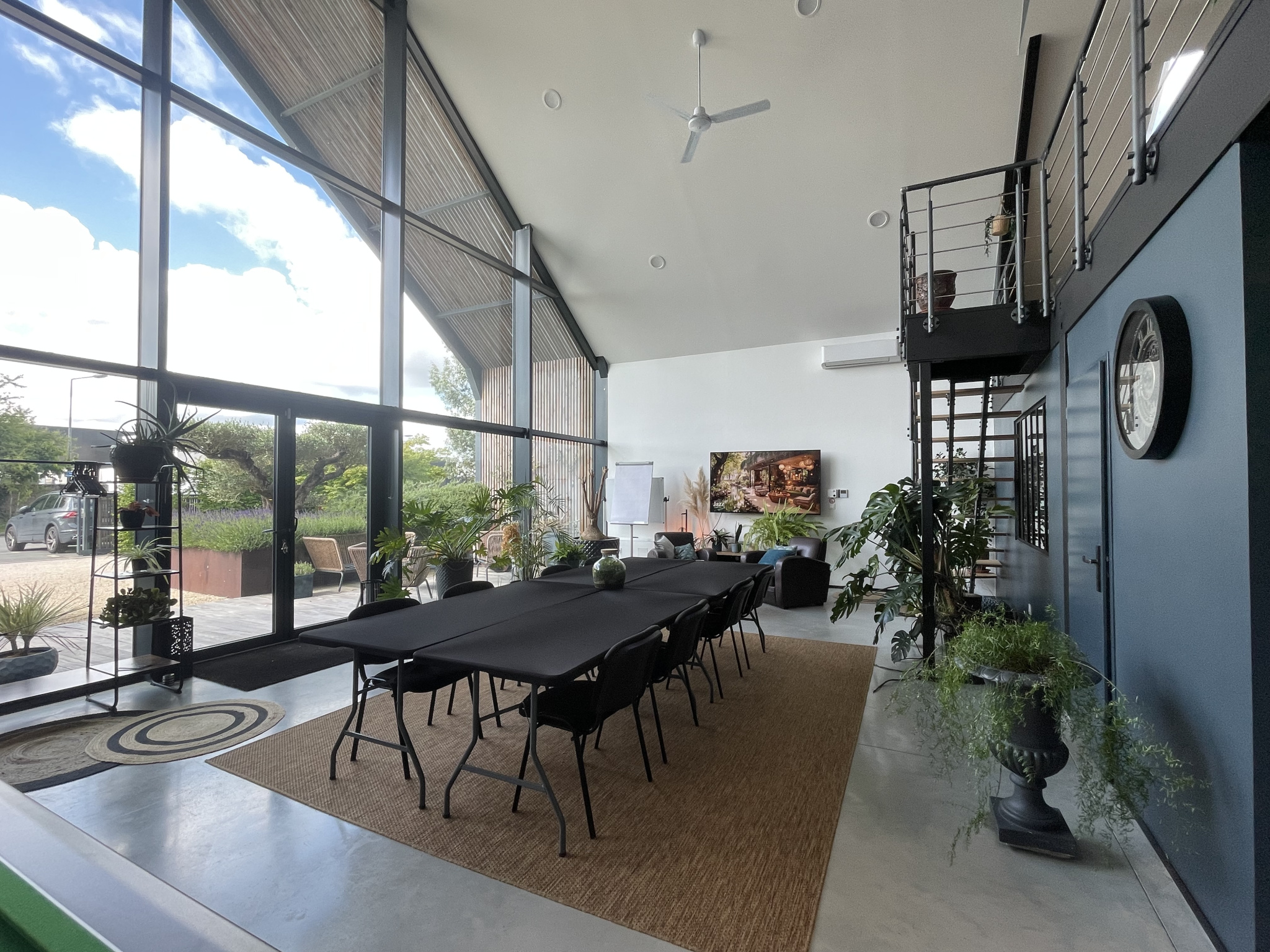 Local D’activité 311m² – Les ponts de ce Local D’activité 311m² – Les ponts de ce