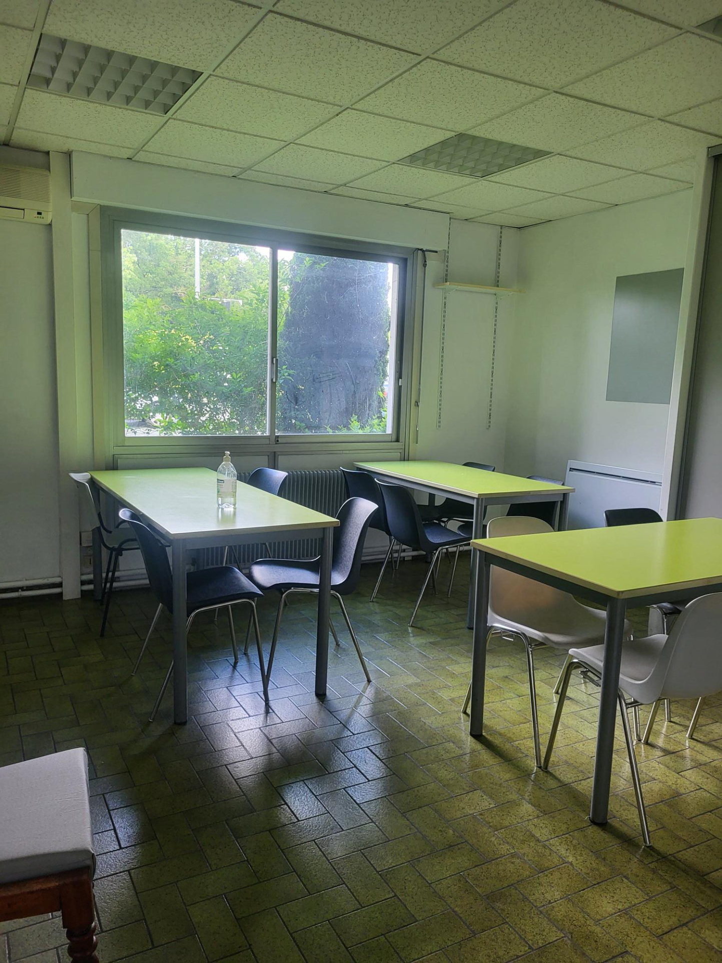 Local D’activité 1850m² – Trelaze