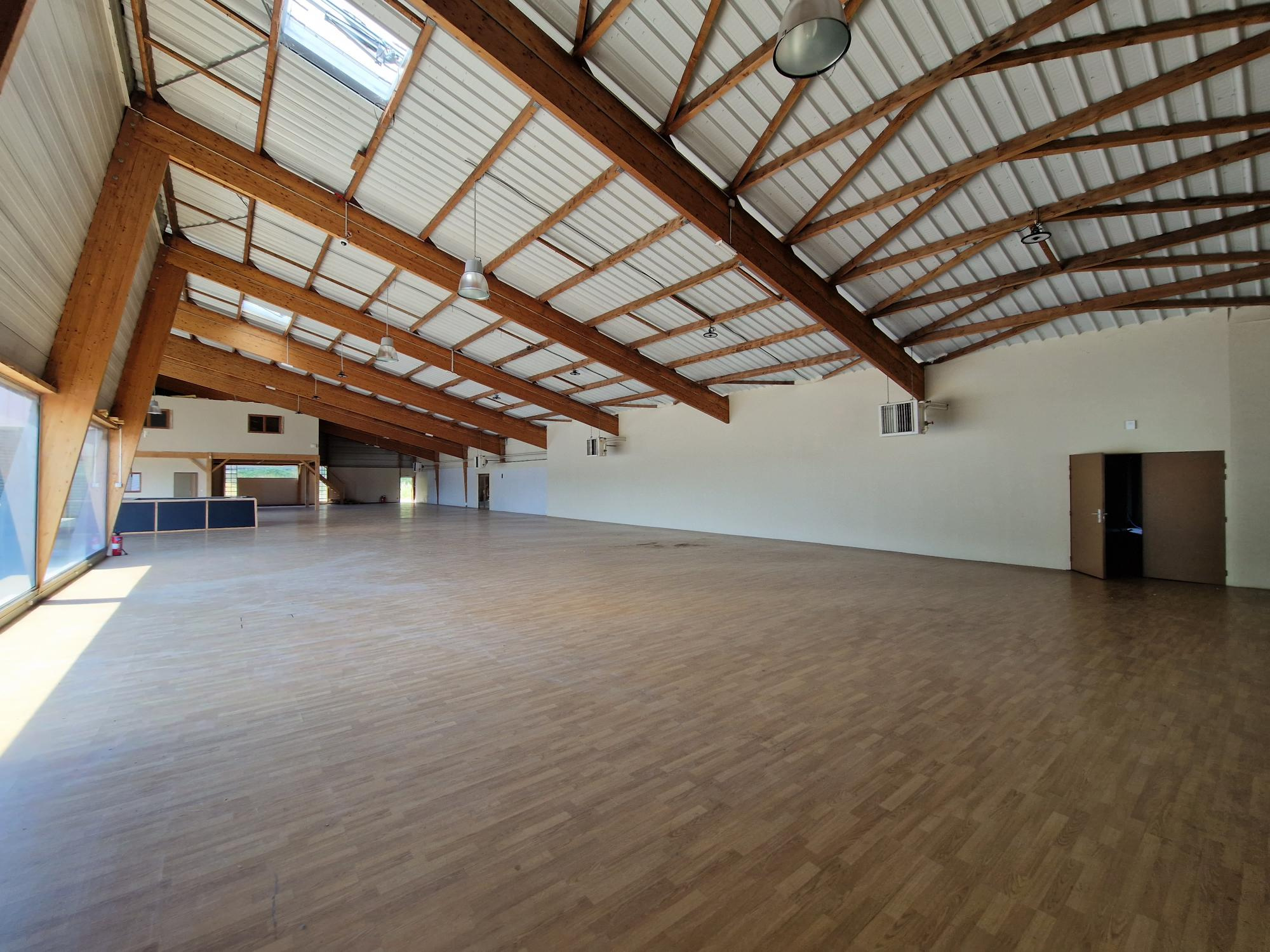 Local D&rsquo;activité 1300m² – Beaucouze