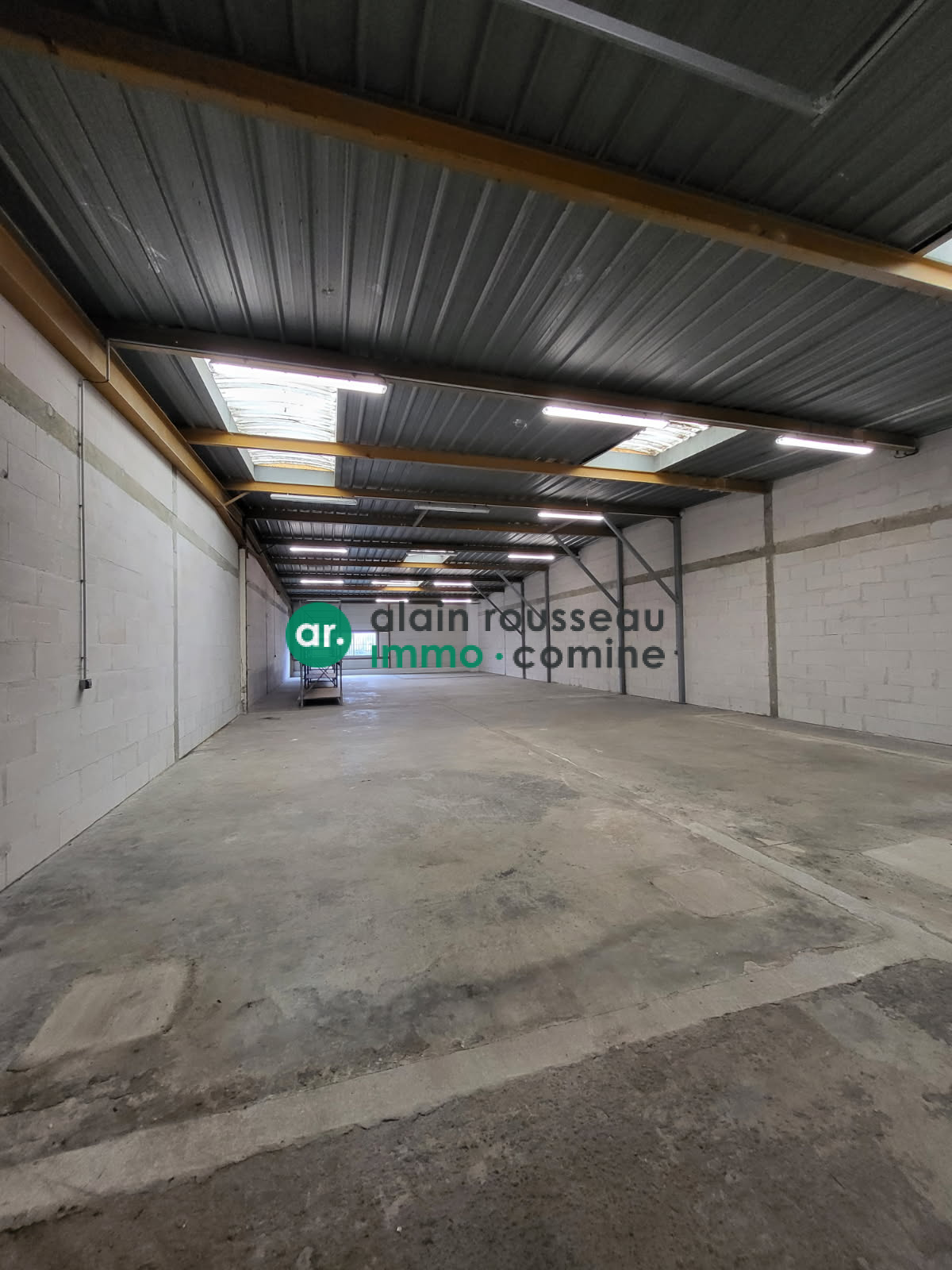 Local D’activité 280m² – Avrille