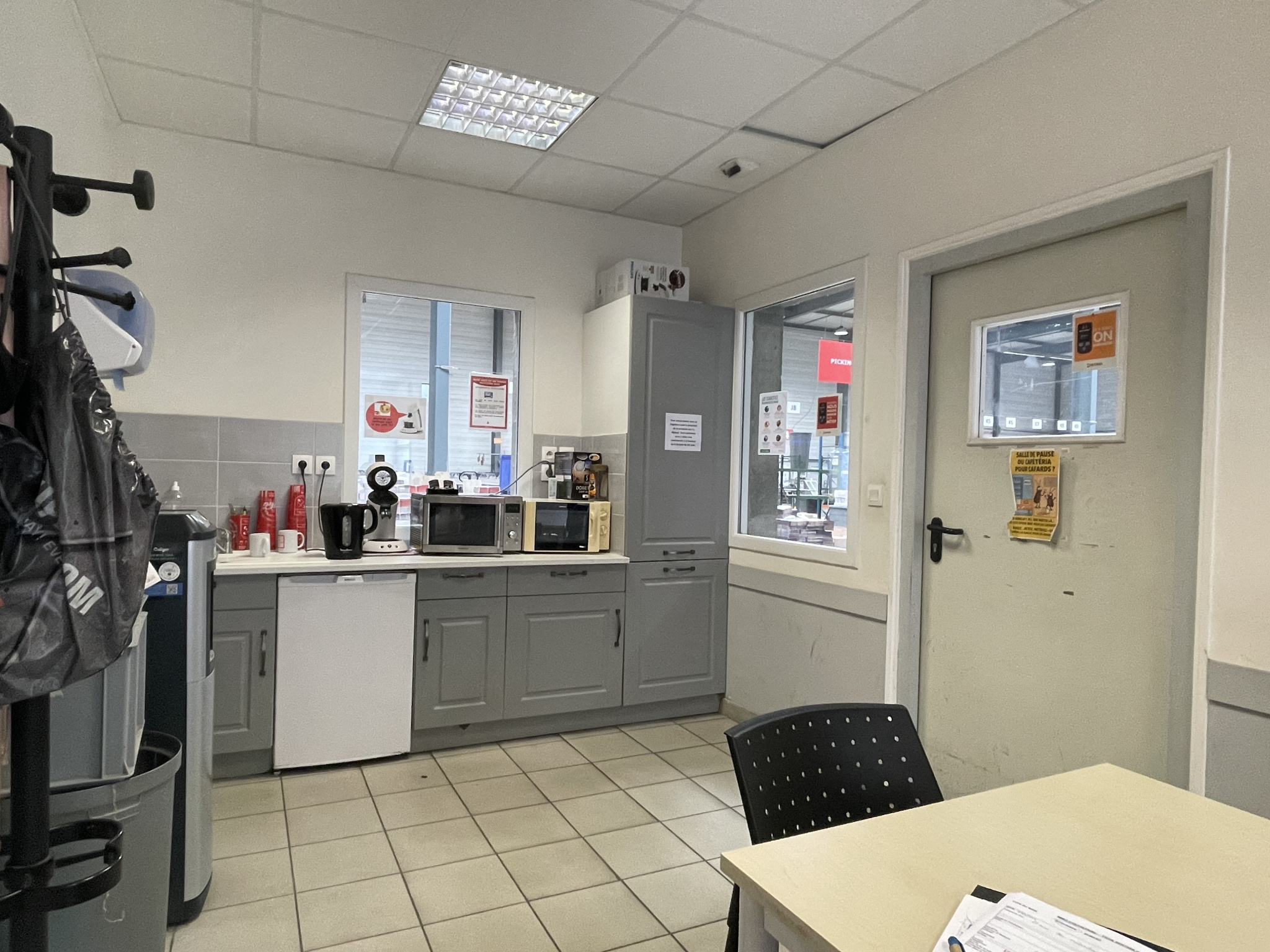 Local D&rsquo;activité 2421m² – Trelaze