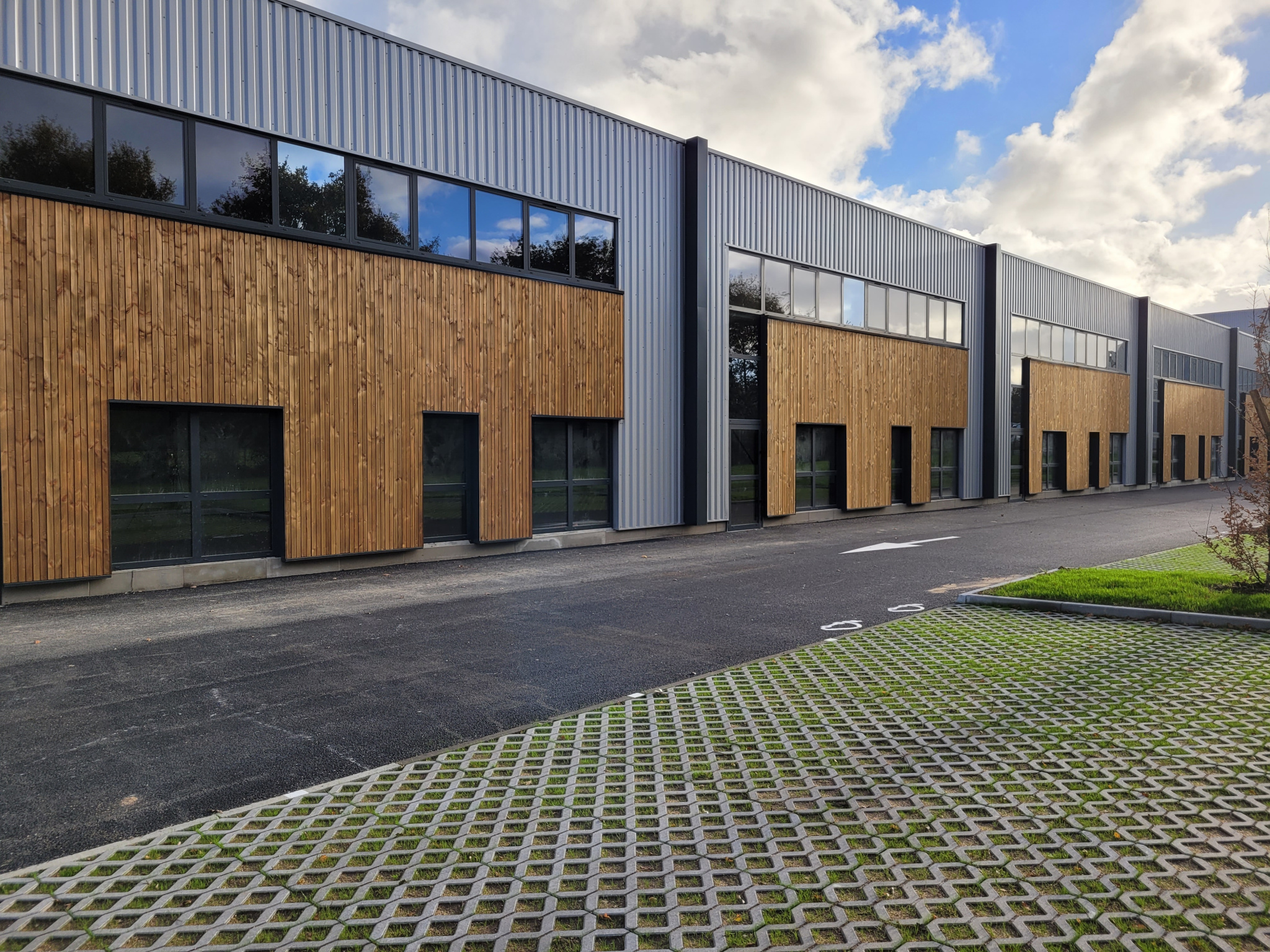 Local D&rsquo;activité 204.2m² – Grandchamp des fontaines