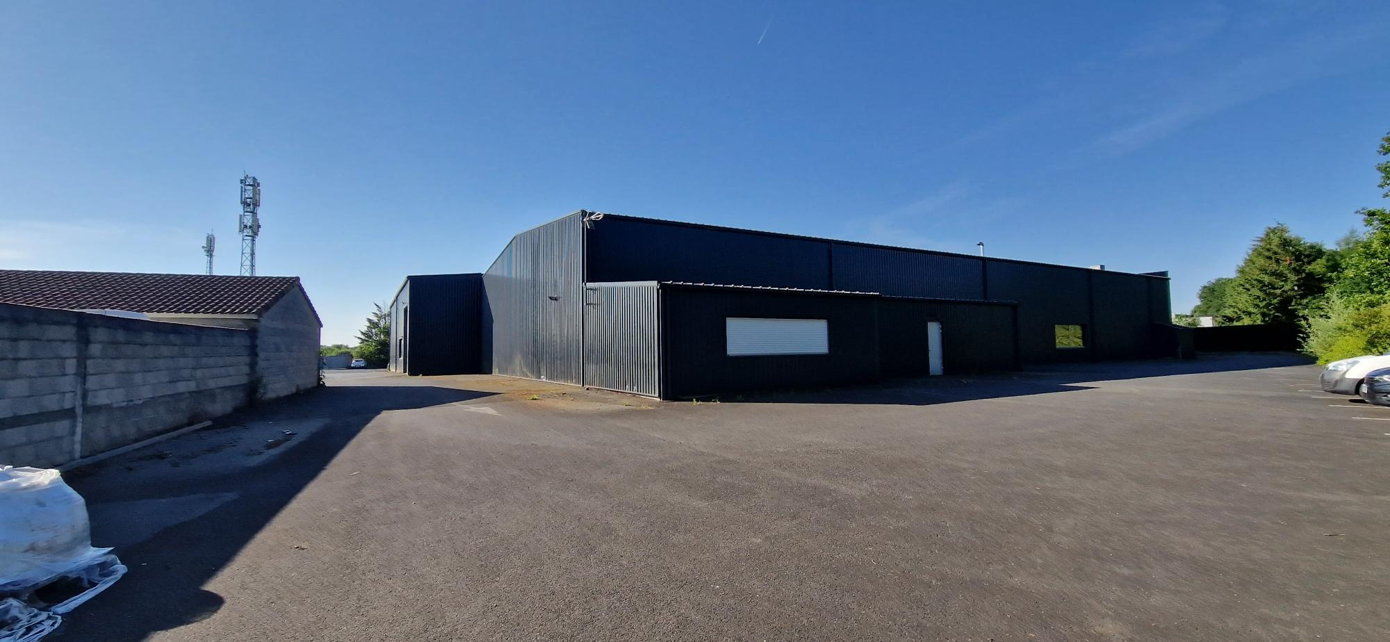 Local D&rsquo;activité 3300m² – St christophe du bois