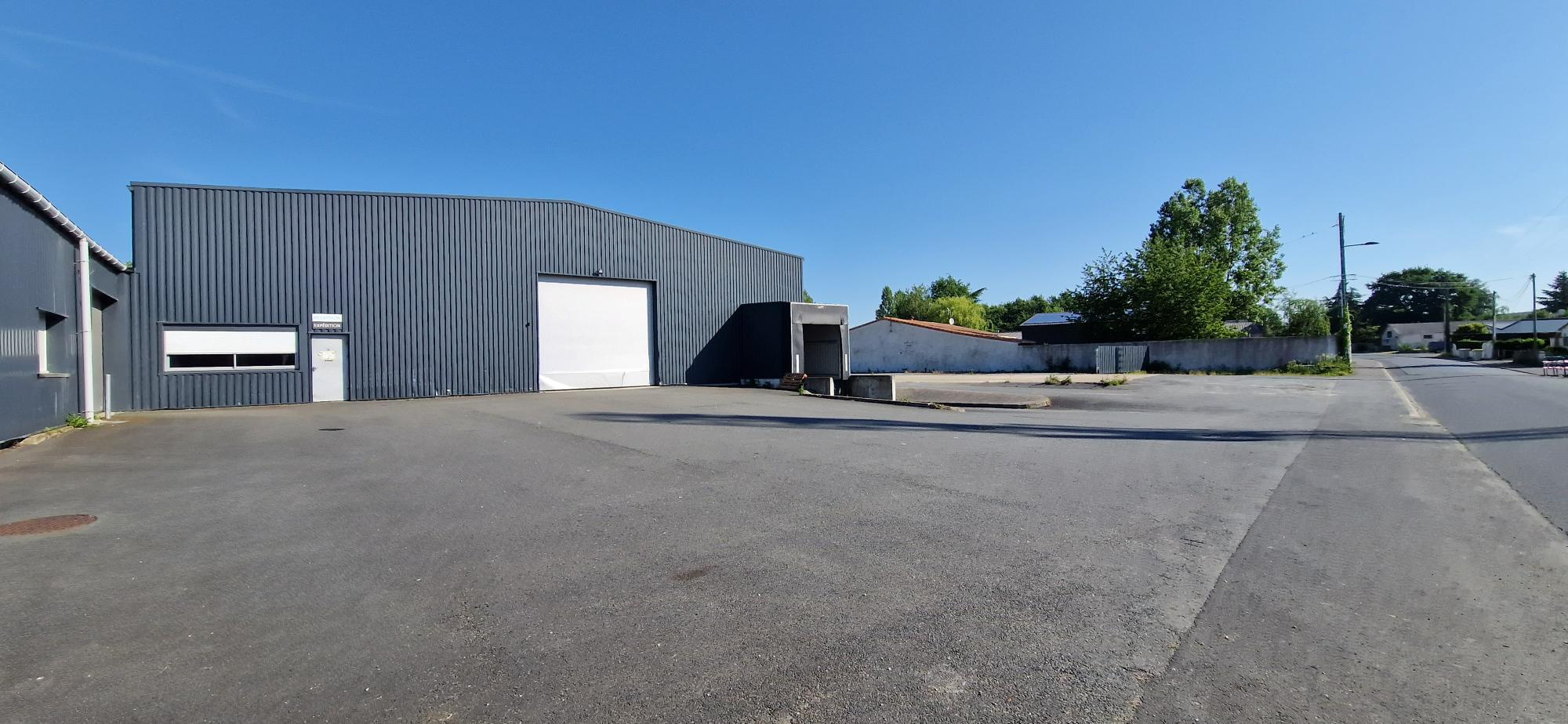 Local D&rsquo;activité 3300m² – St christophe du bois