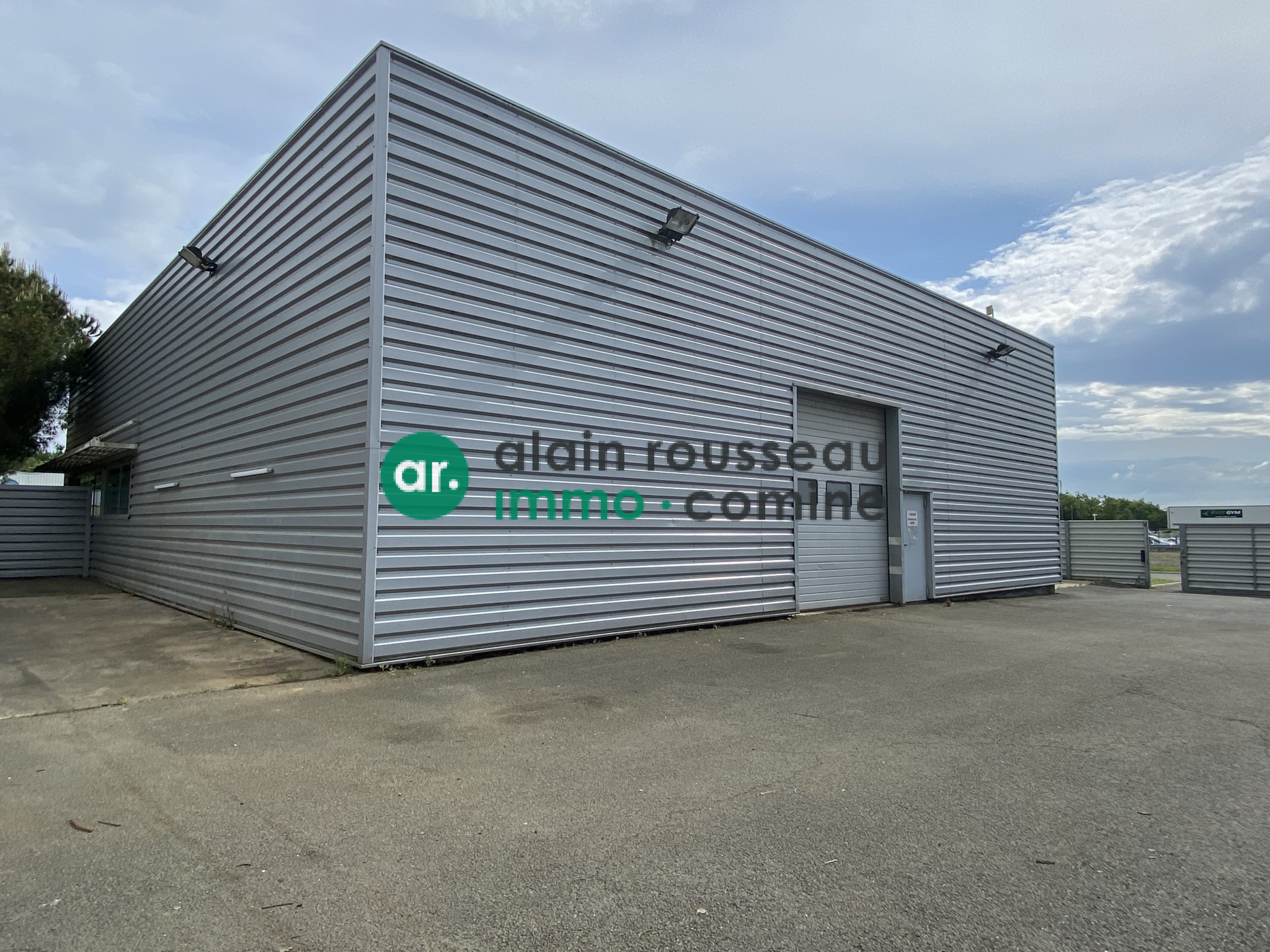Local D’activité 380m² – Les ponts de ce