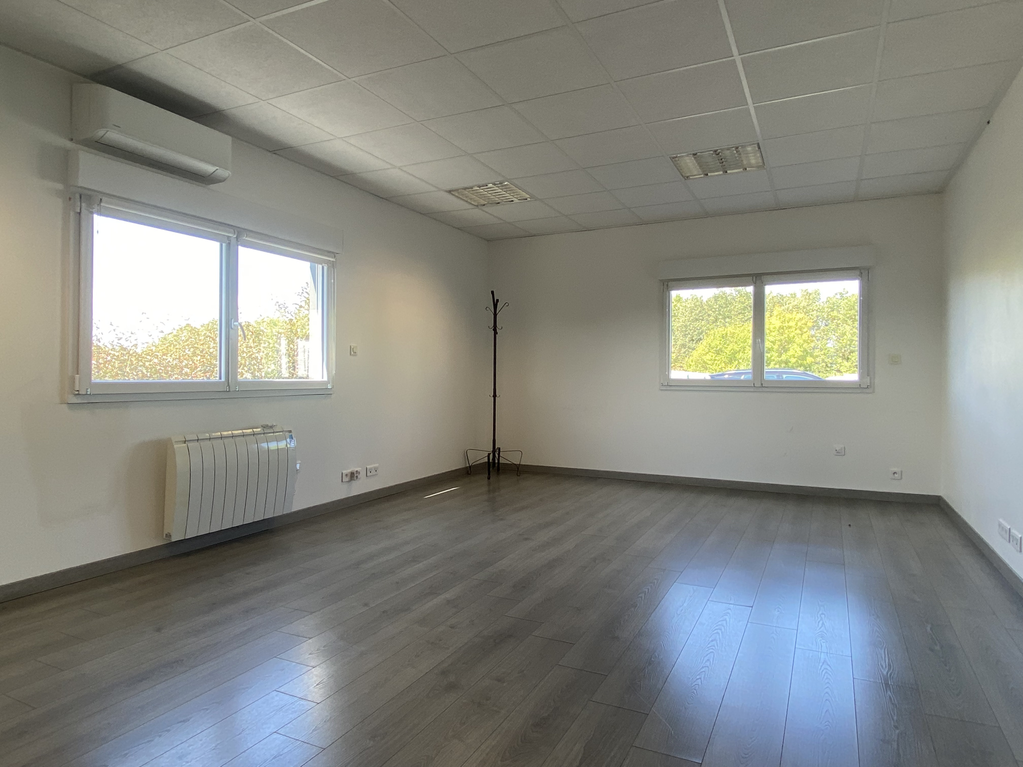 Bureaux 137m² – Murs erigne