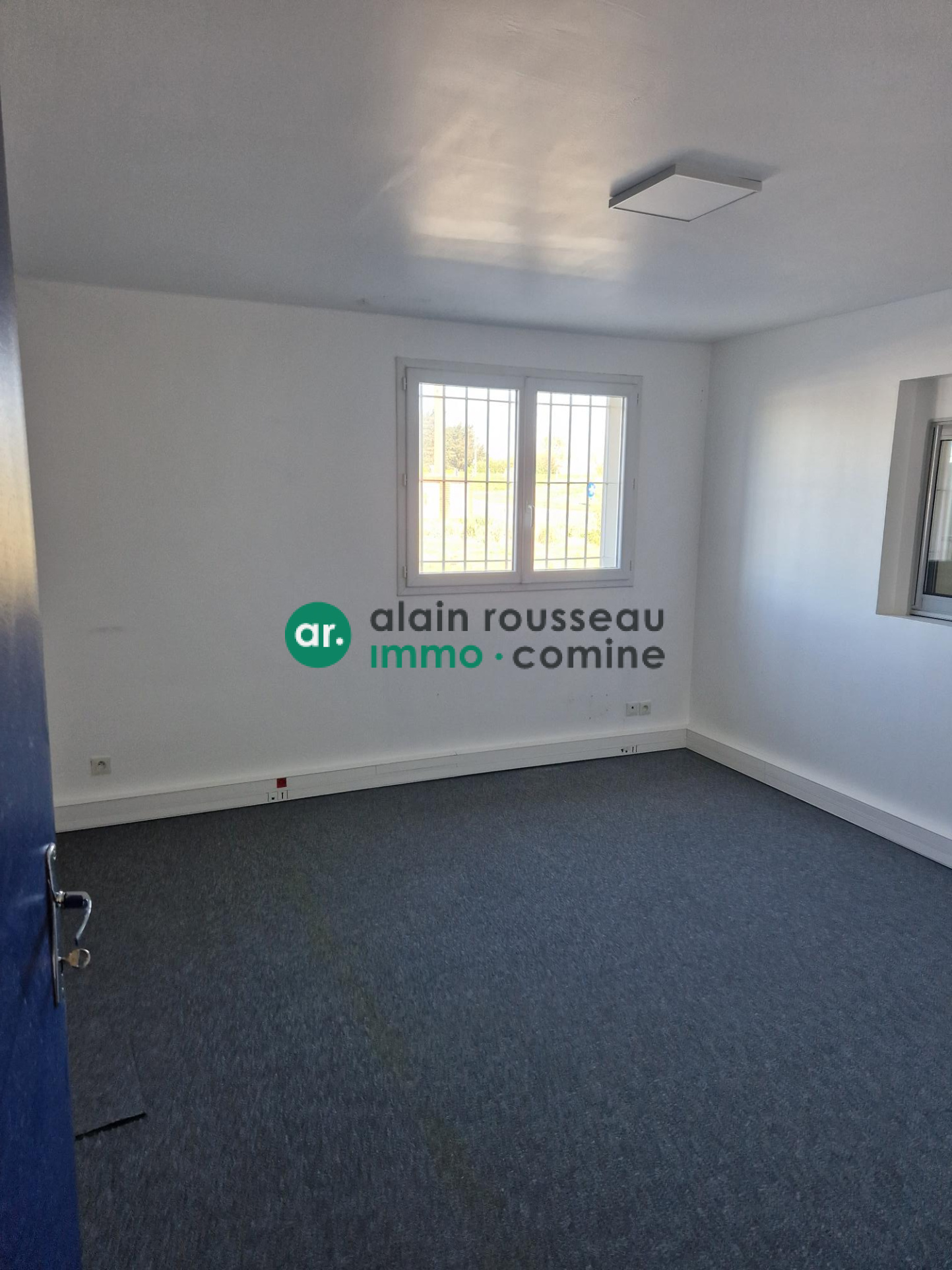 Local Professionnel 270m² – La seguiniere