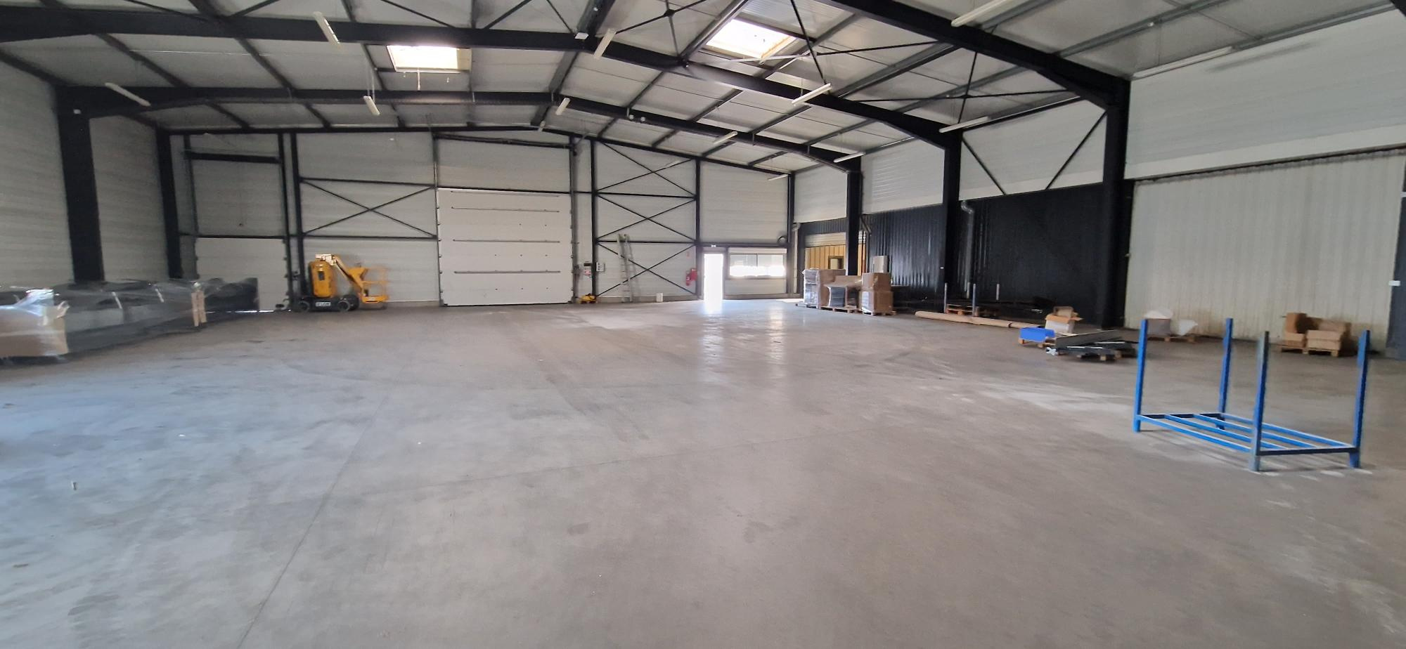 Local D&rsquo;activité 3300m² – St christophe du bois