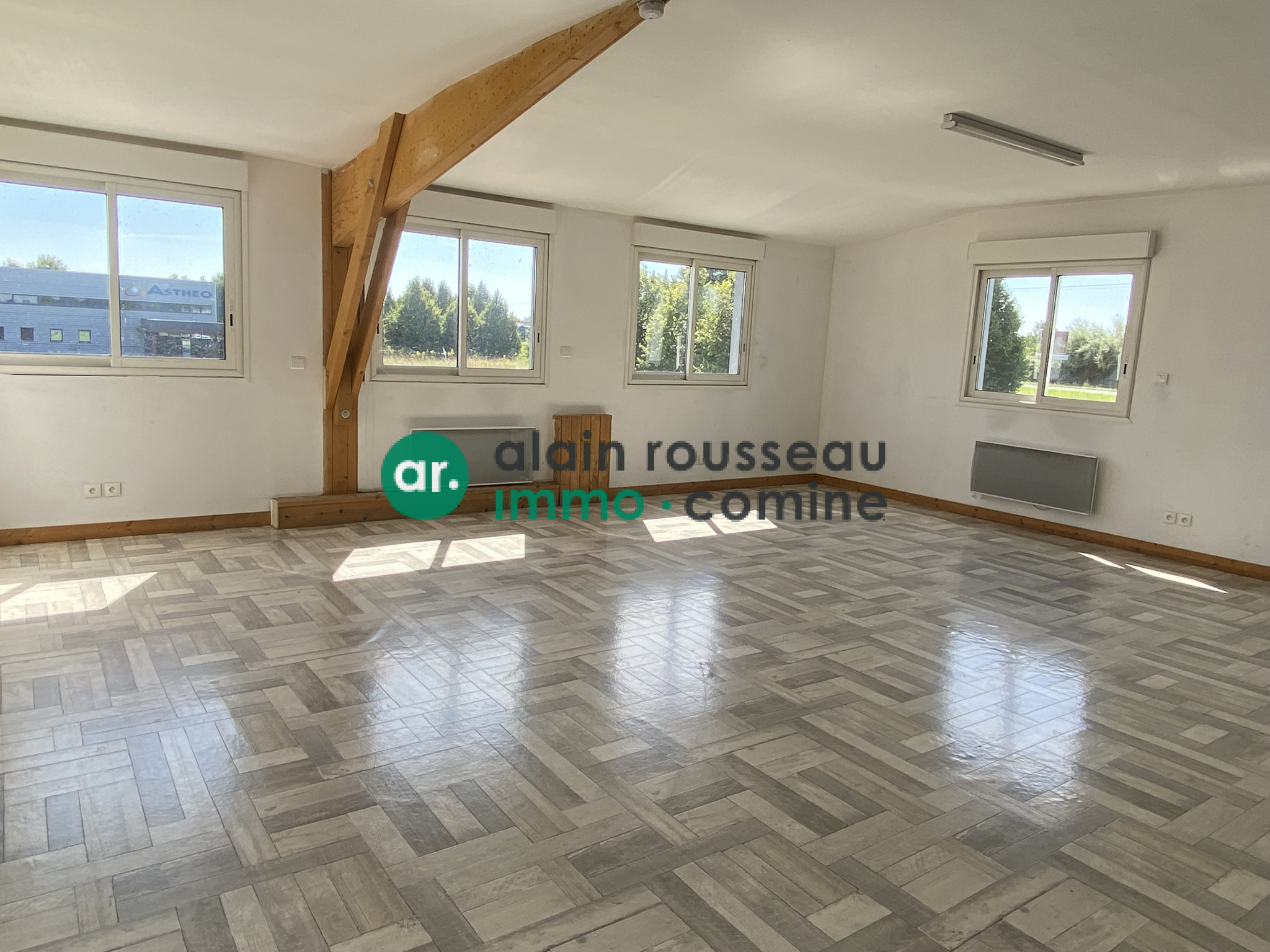 Local D’activité 300m² – Corne