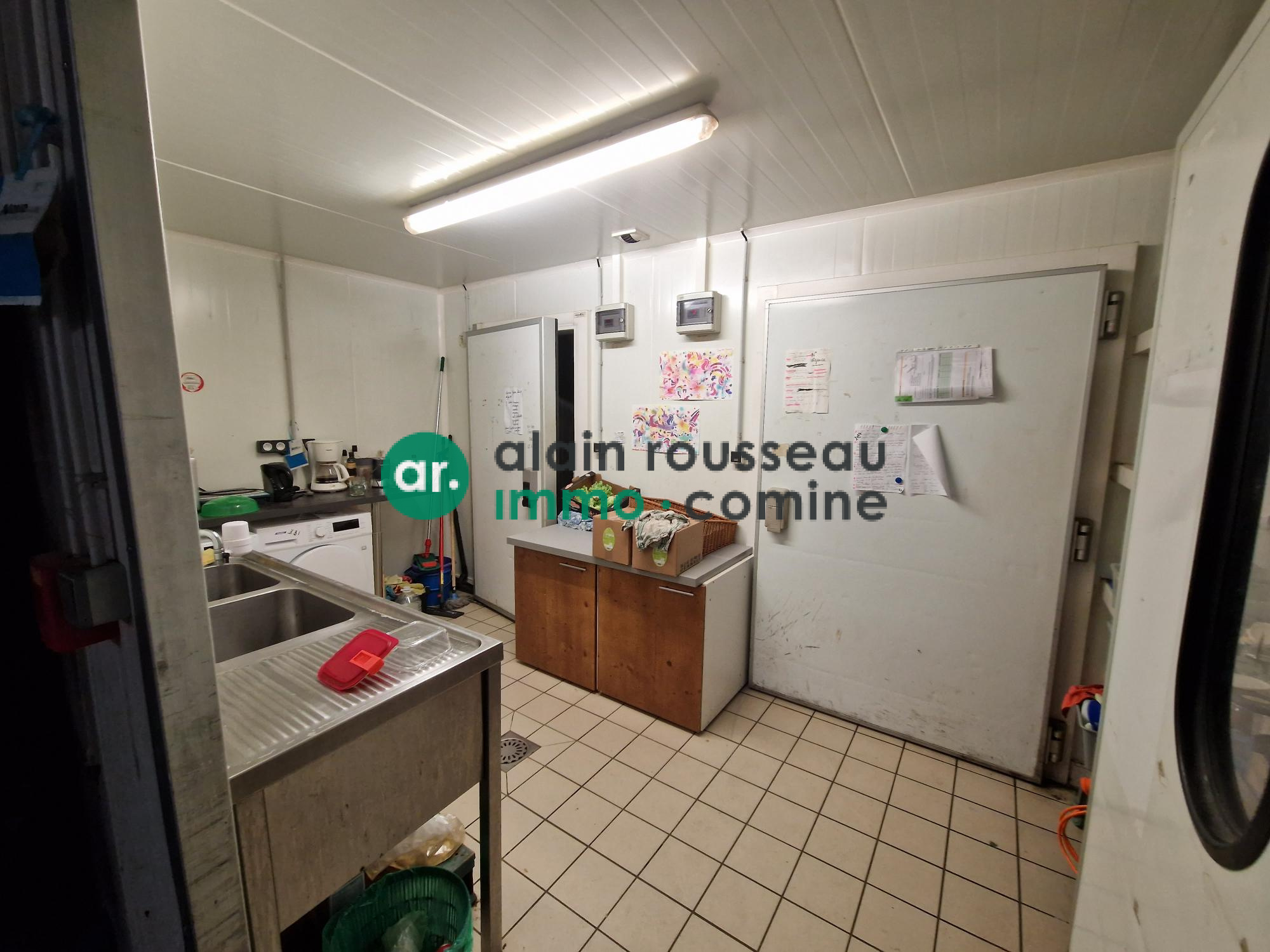 Local Commercial 500m² – Beaucouze