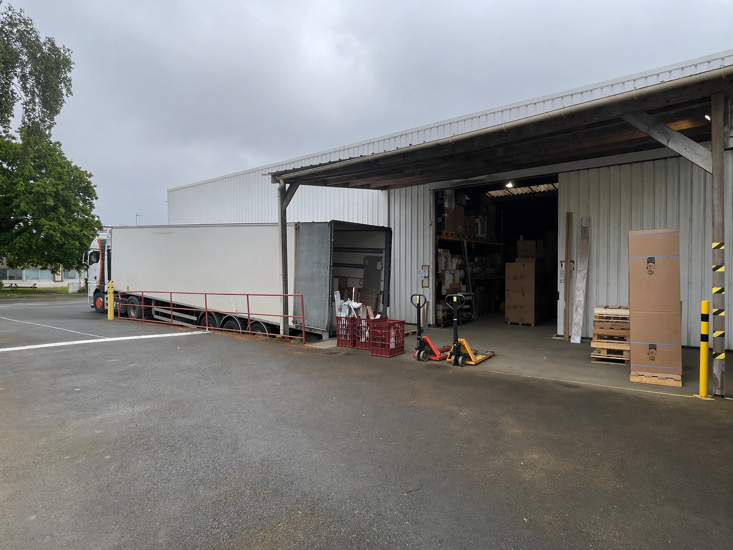 Local D&rsquo;activité 913m² – Beaucouze