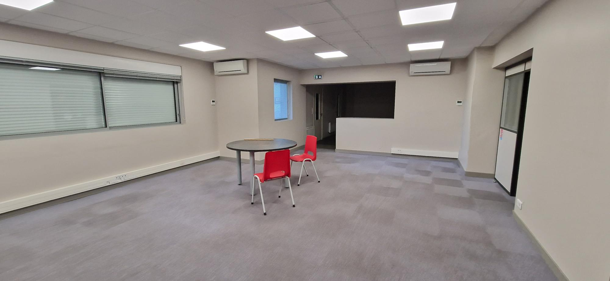Local D&rsquo;activité 3300m² – St christophe du bois