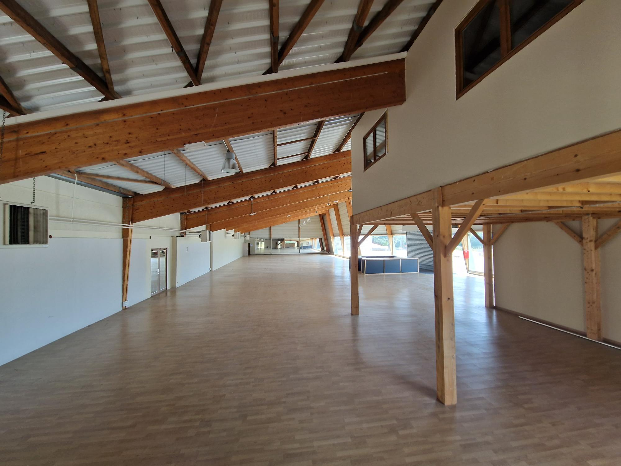 Local D&rsquo;activité 1300m² – Beaucouze