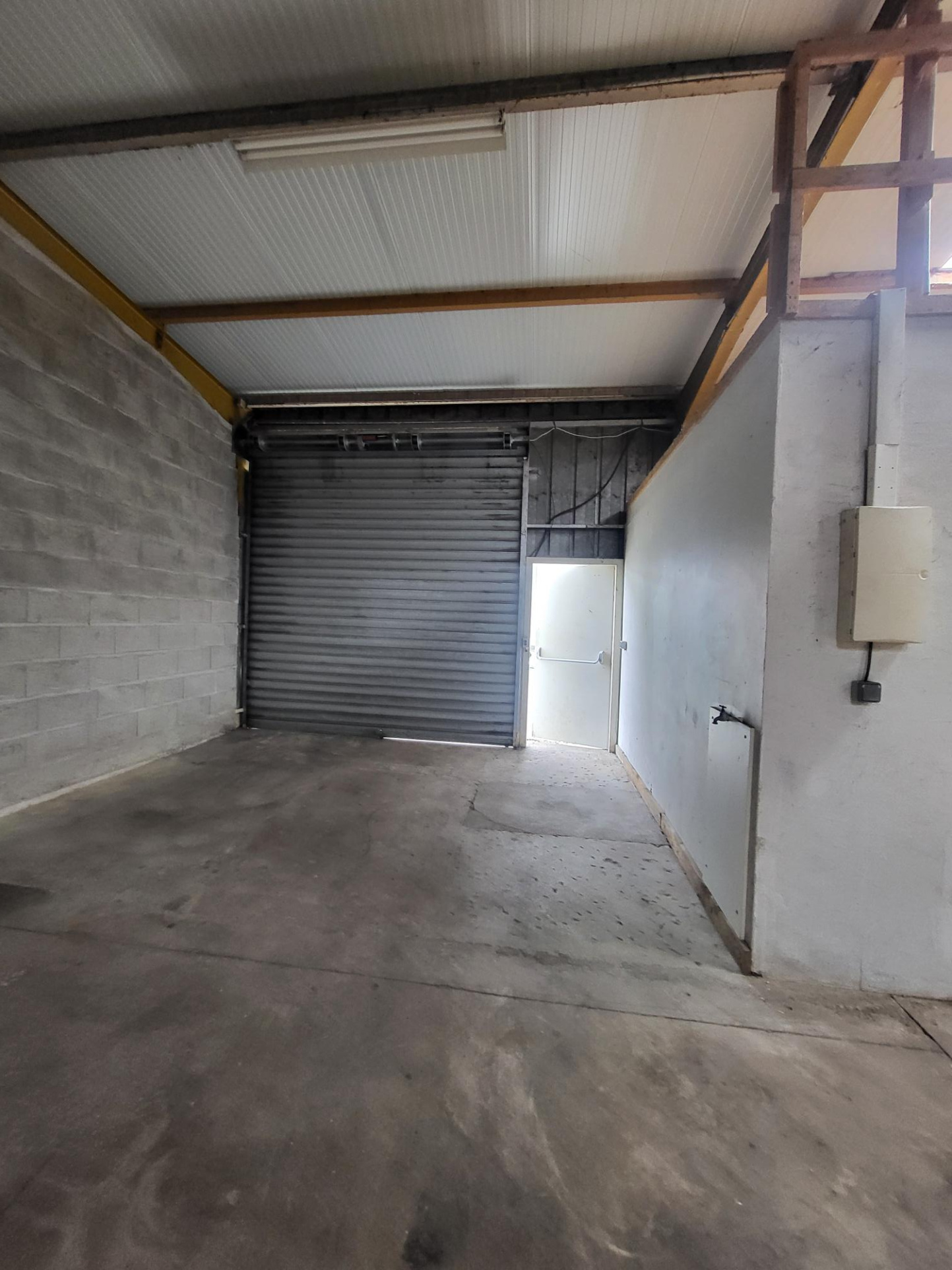 Local D&rsquo;activité 223m² – Avrille