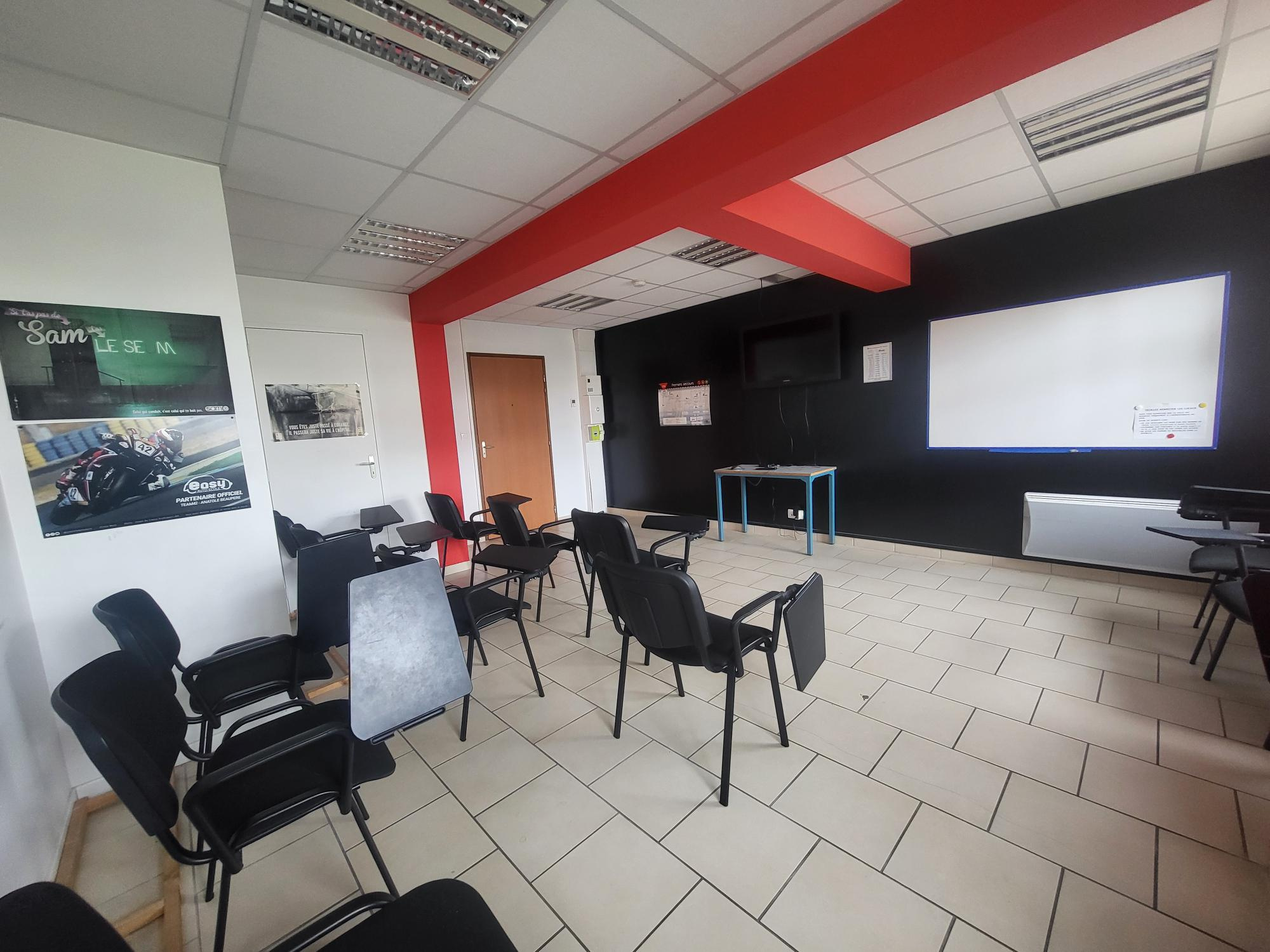 Bureaux 56m² – Montreuil juigne Bureaux 56m² – Montreuil juigne