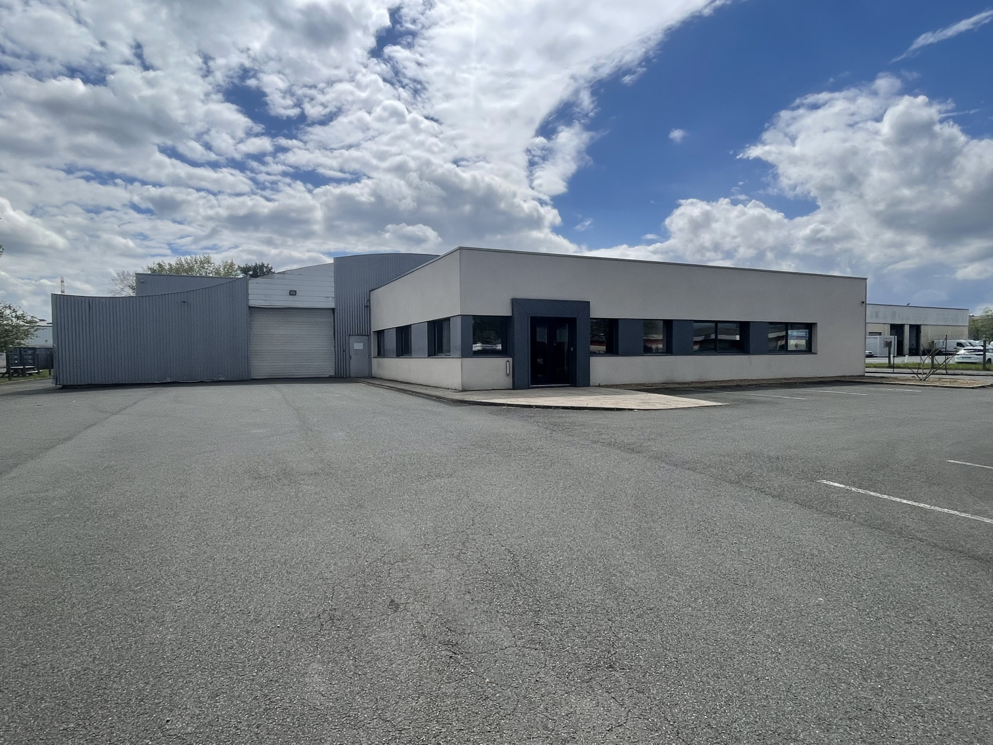 Local D&rsquo;activité 1520m² – Ecouflant