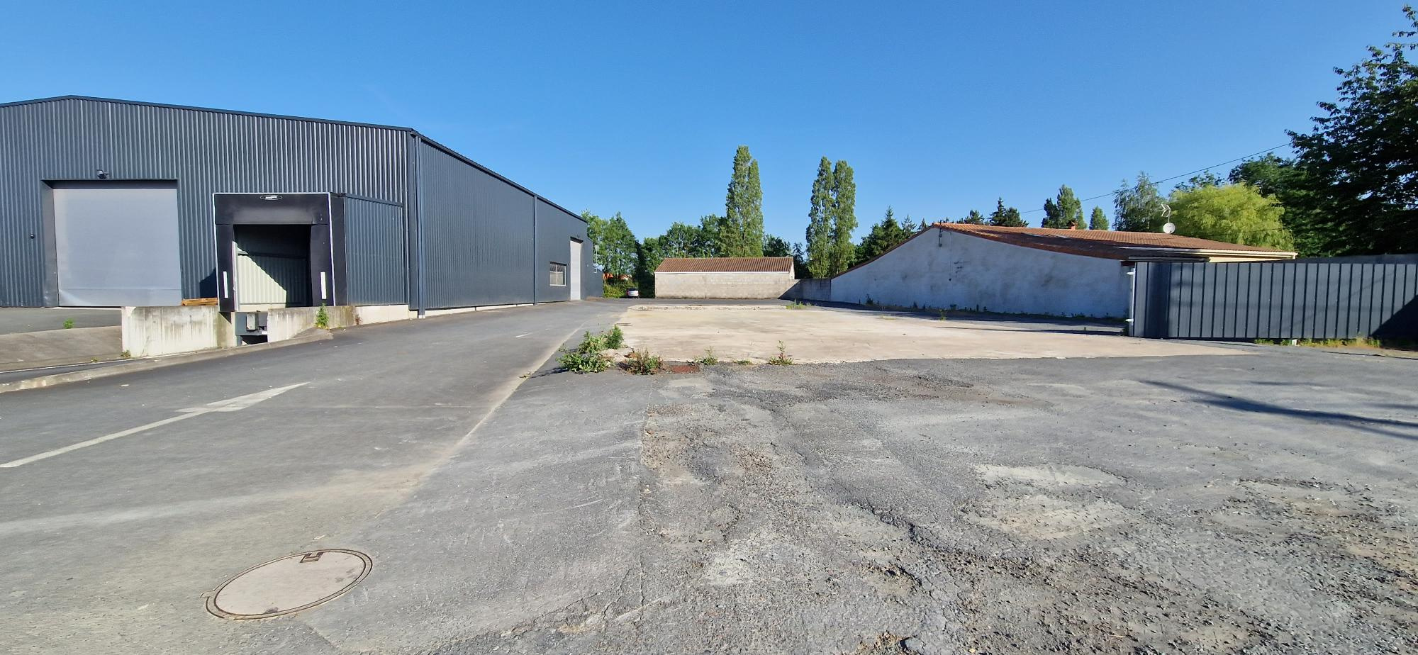 Local D&rsquo;activité 3300m² – St christophe du bois