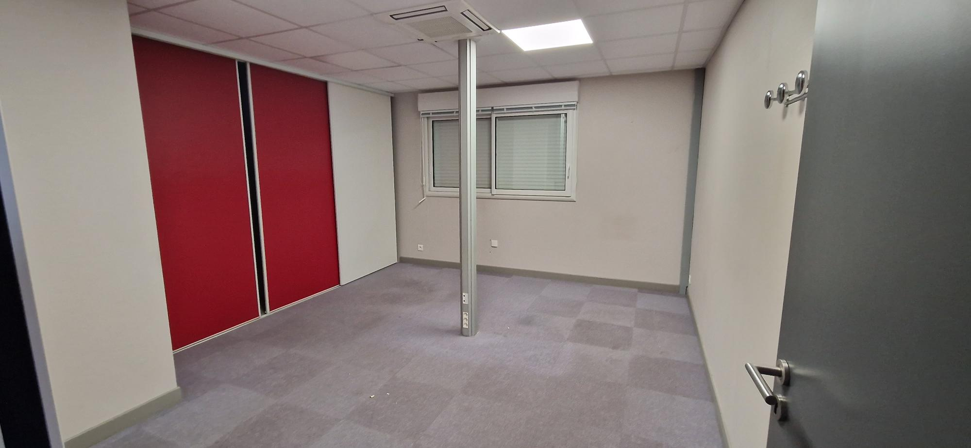 Local D&rsquo;activité 3300m² – St christophe du bois