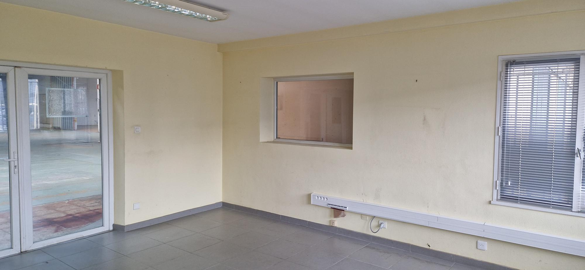 Local D&rsquo;activité 1373m² – Cholet